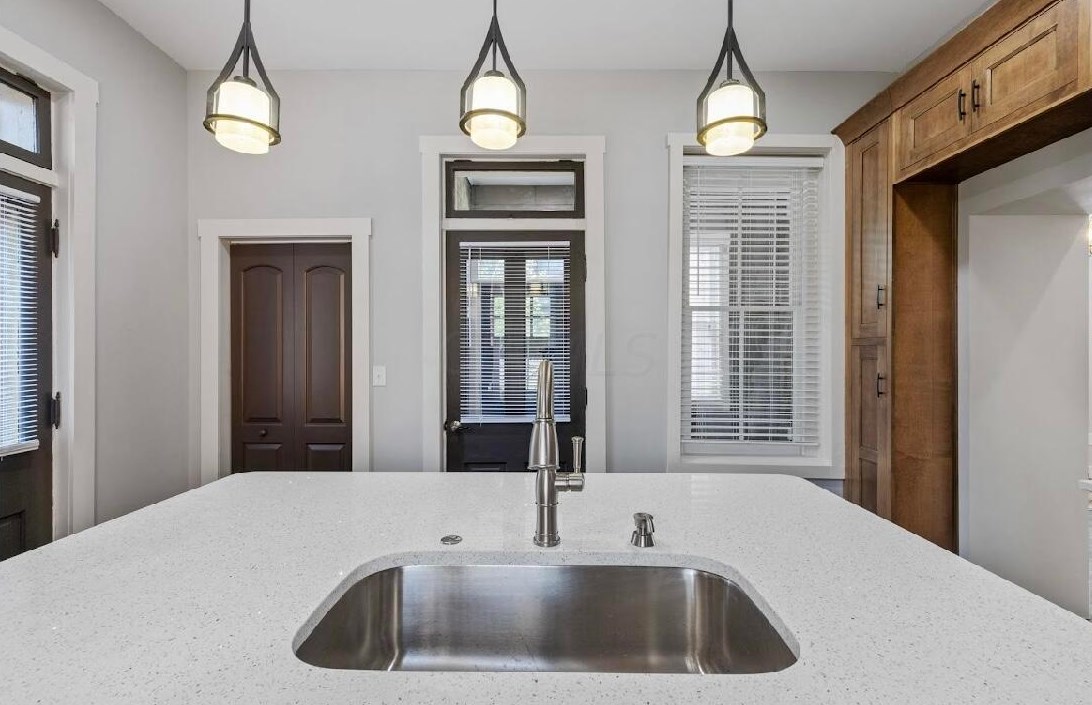 1122 Pearl St, Columbus OH 43206-3420 exterior