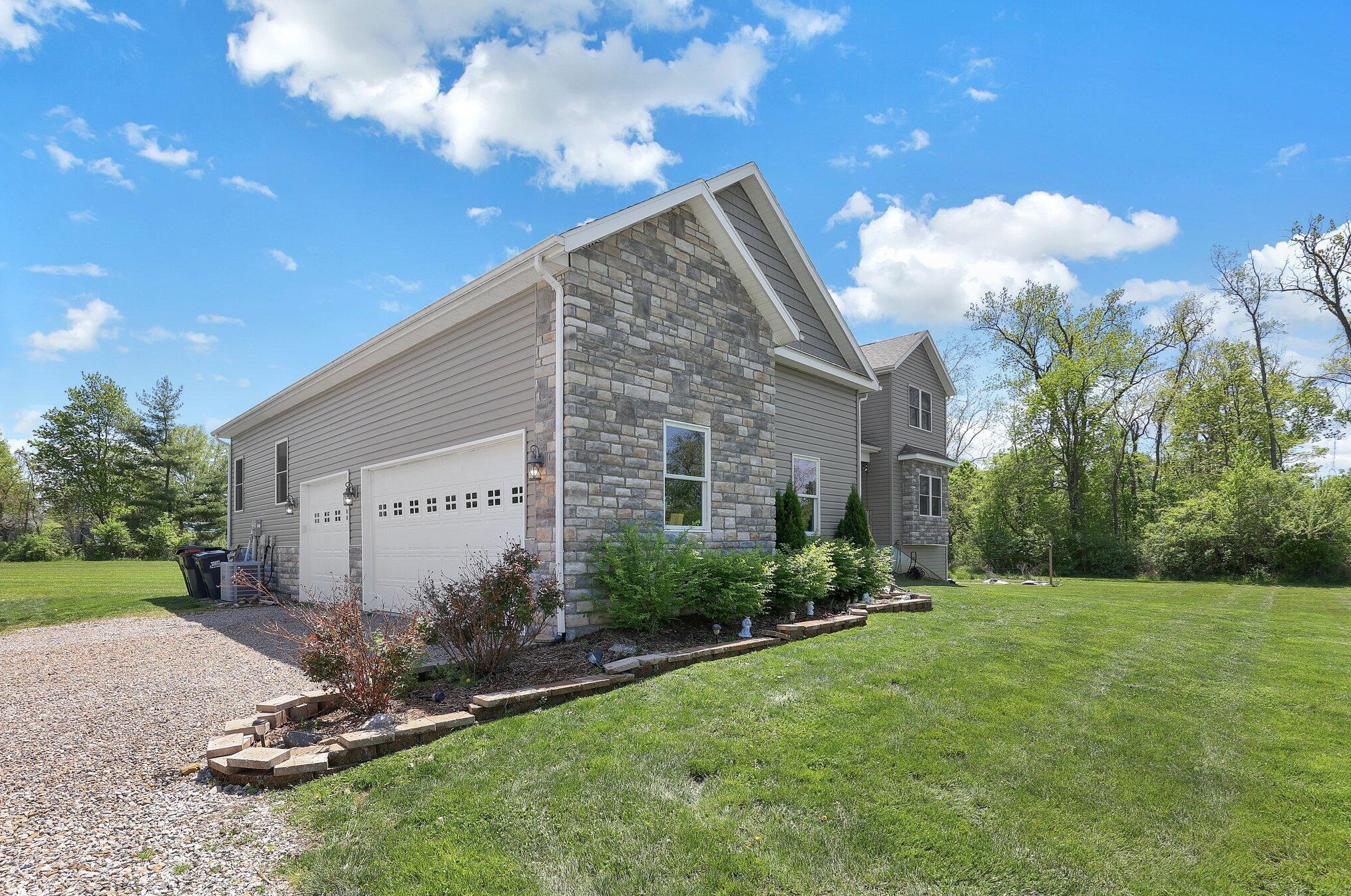 8751 Licking Trails Rd, Thornville, OH 43076