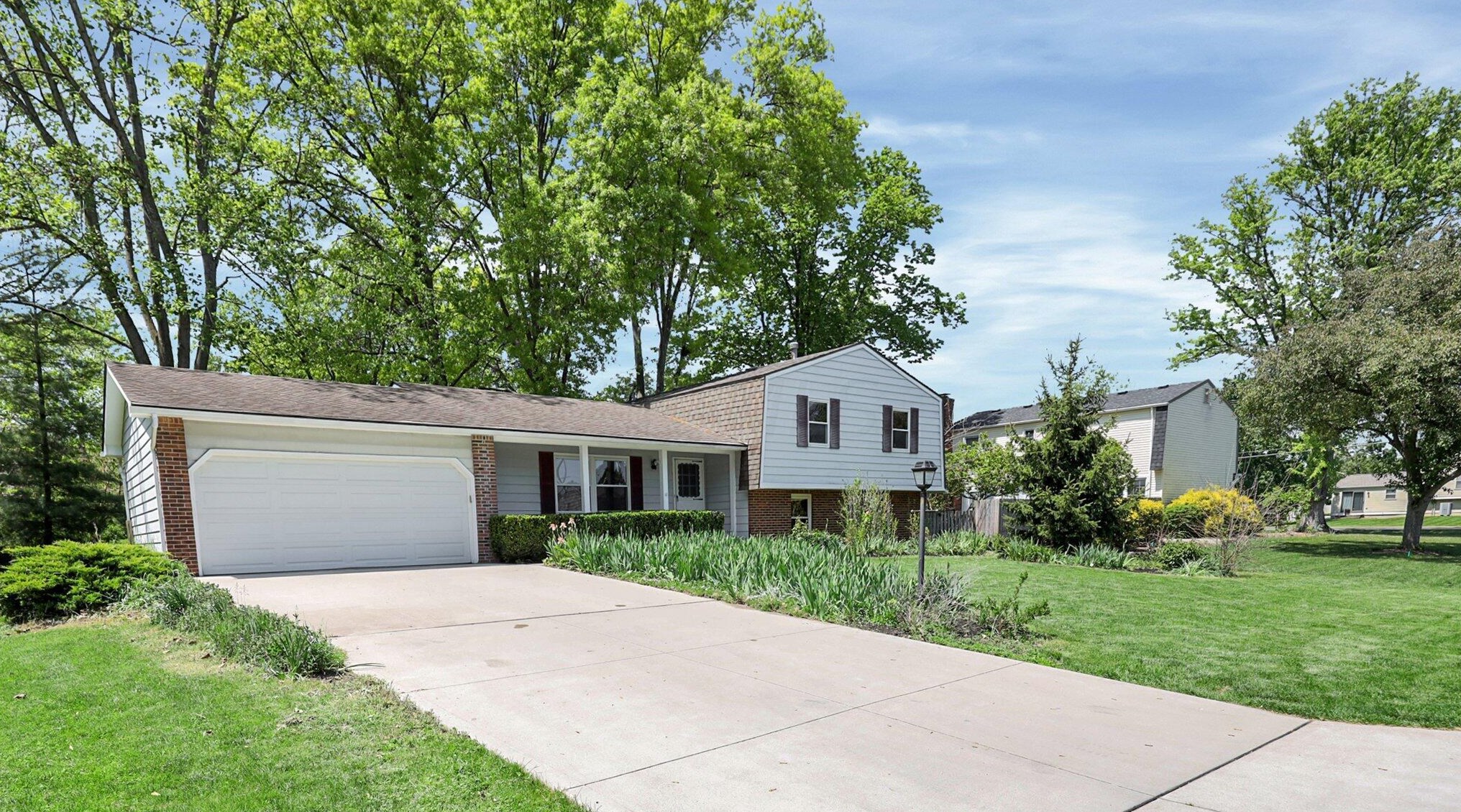 6859 Merwood St, Columbus, OH 43235-2845