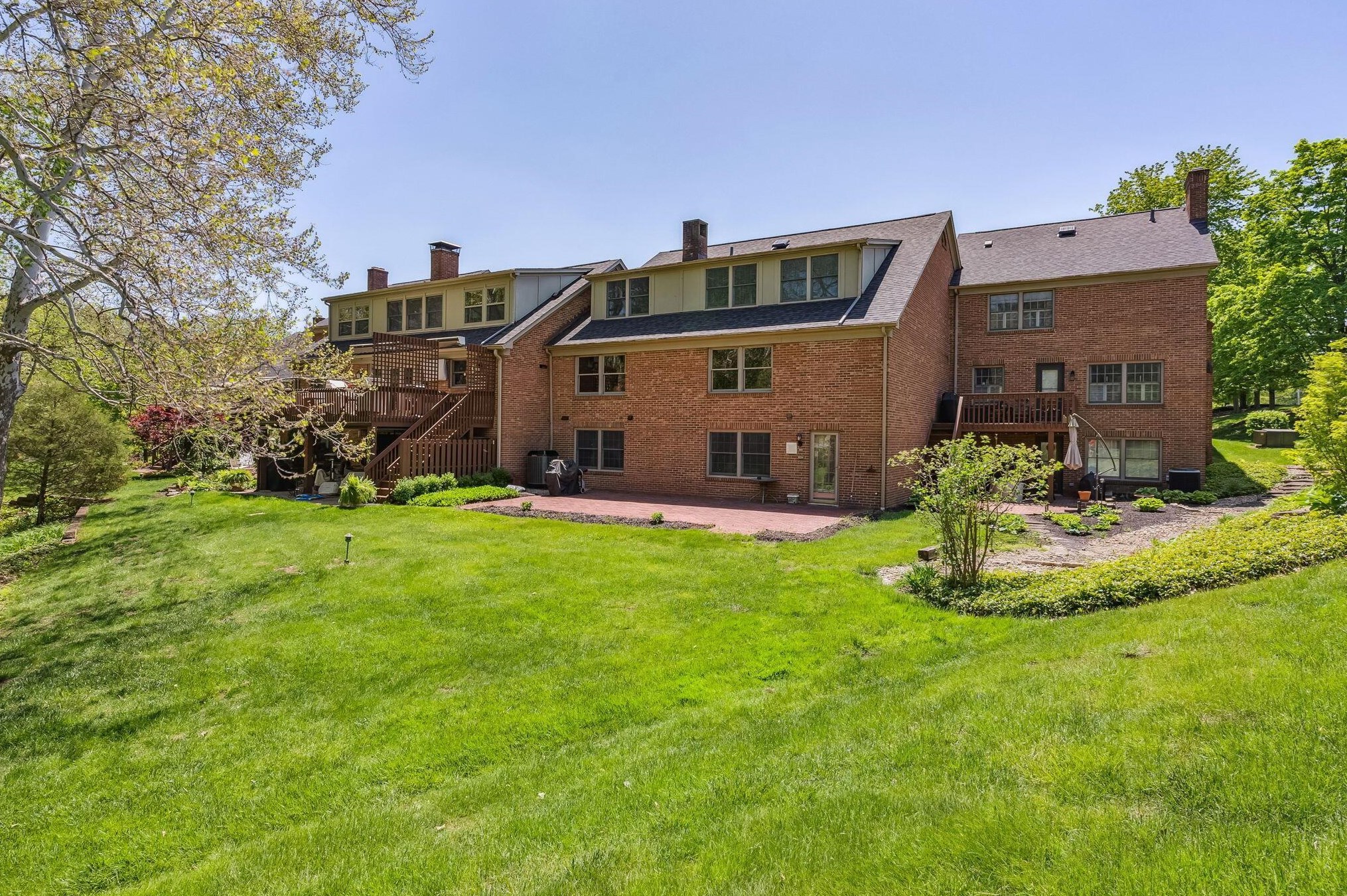 1240 Kenbrook Hills Dr, Columbus, OH 43220-4968