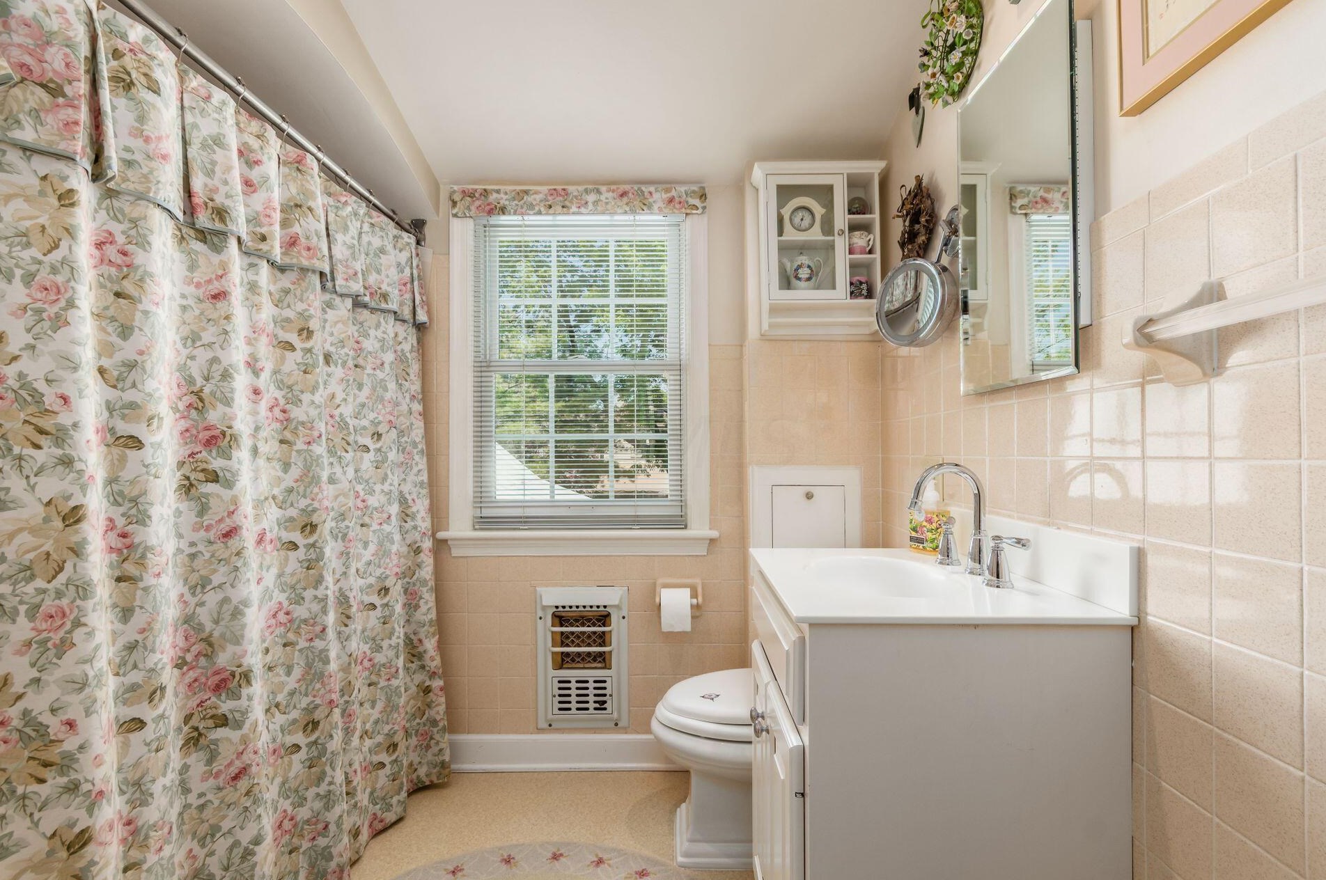 1710 Essex Rd, Columbus OH  43221-3845 exterior