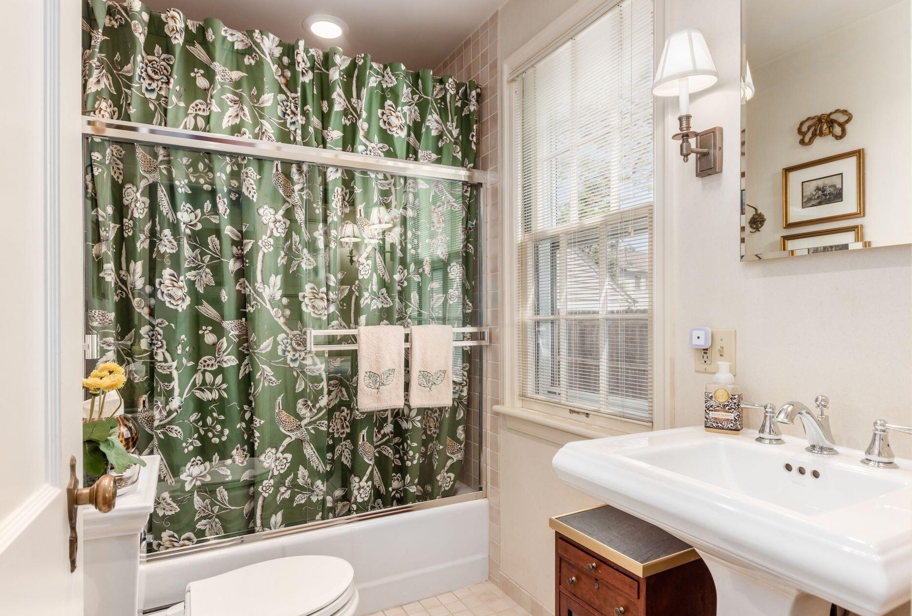 1710 Essex Rd, Columbus OH  43221-3845 exterior