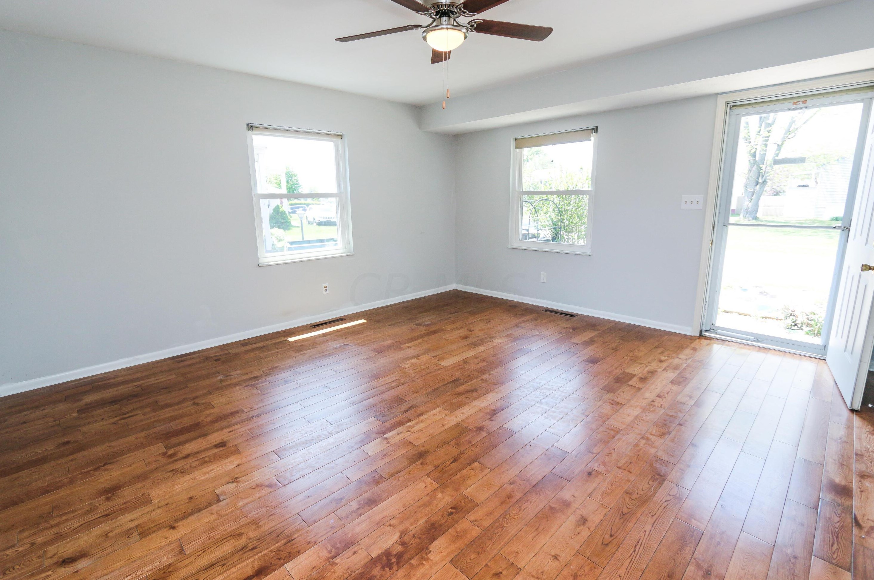 3718 Amwell Rd, Columbus, OH 43207-4147