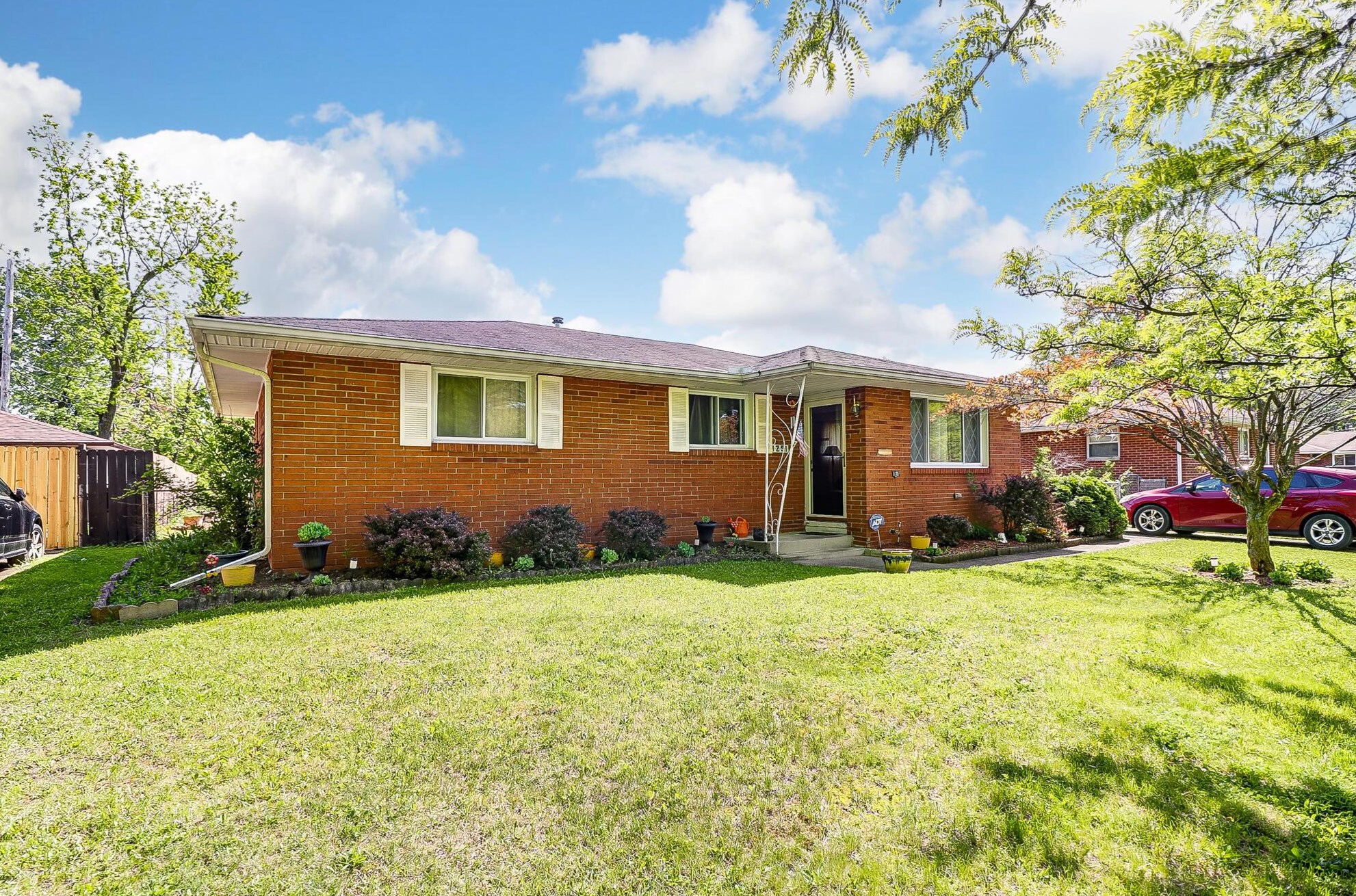 1291 Louis Dr, Columbus, OH 43207-1543
