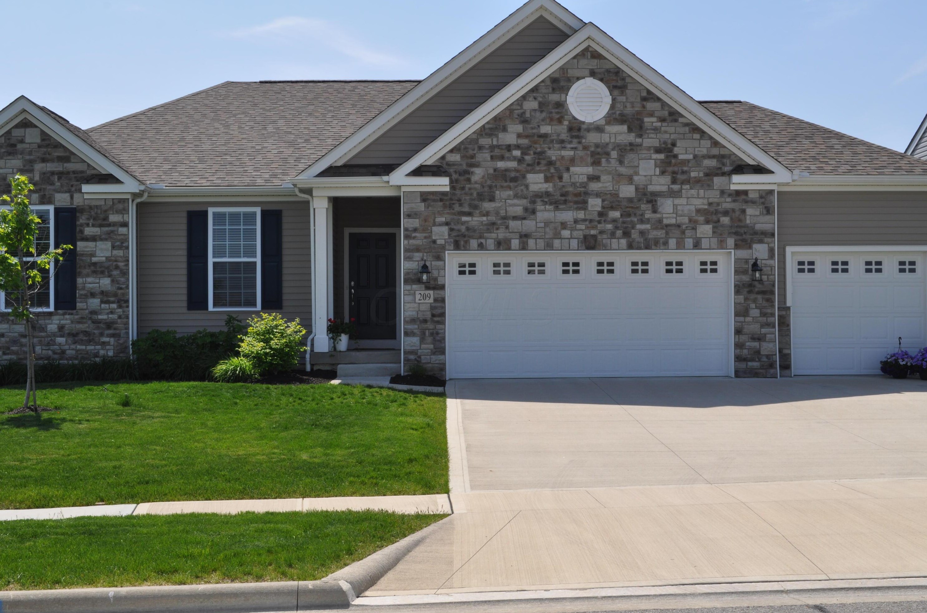 209 Red Oak, Commercial Point, OH 43116