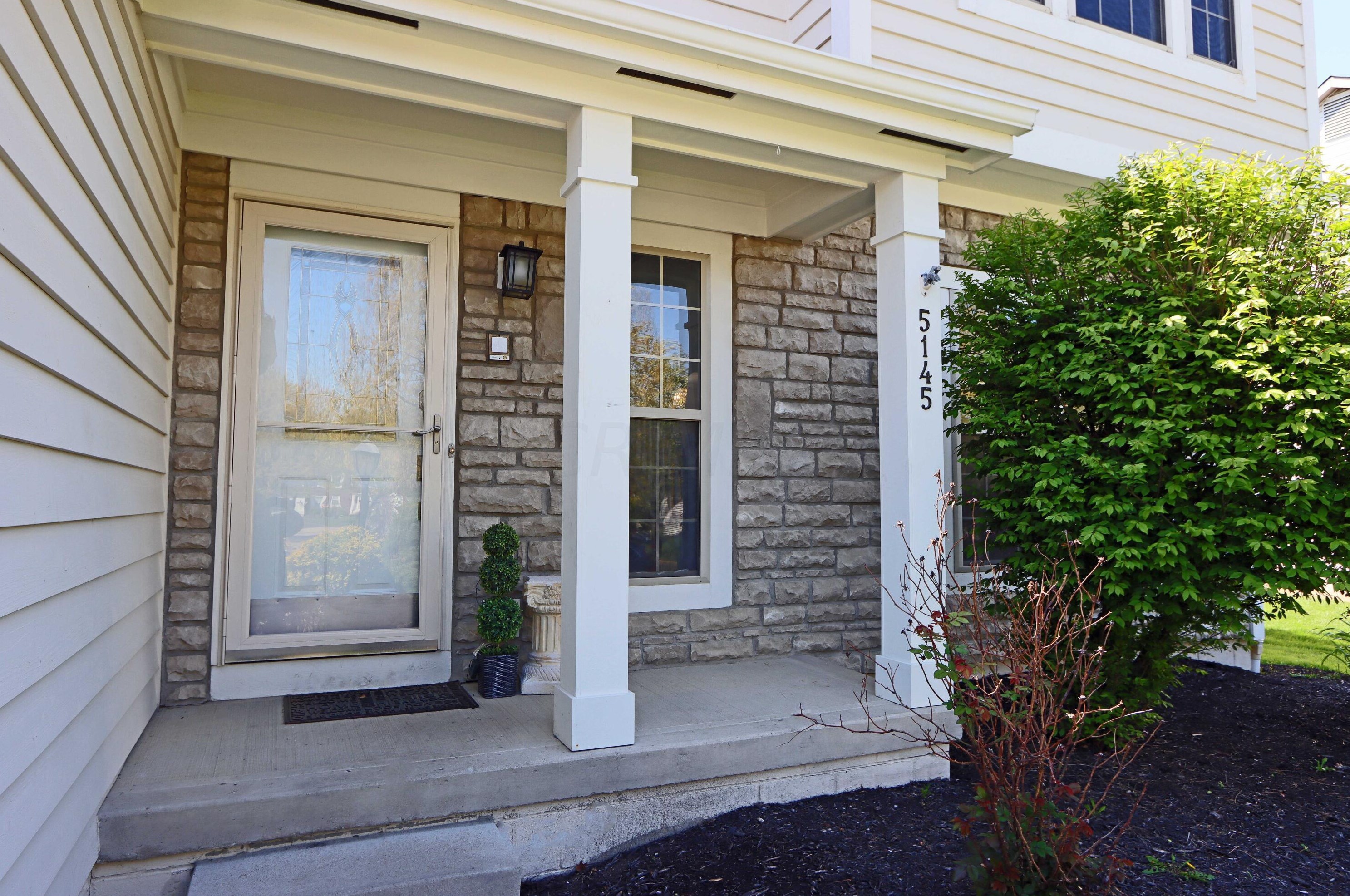5145 Dixon Dr, Hilliard, OH 43026-1487