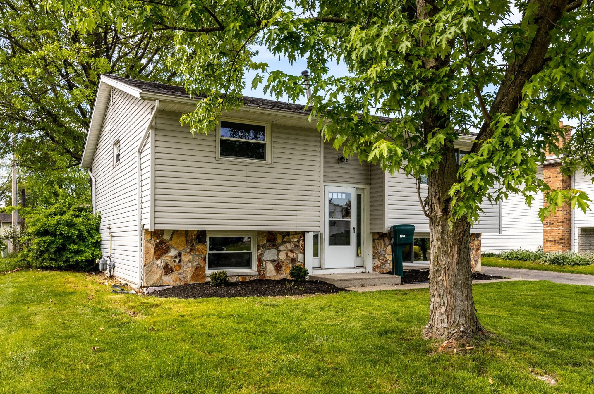 1755 Brookfield Sq, Columbus, OH 43229-3706