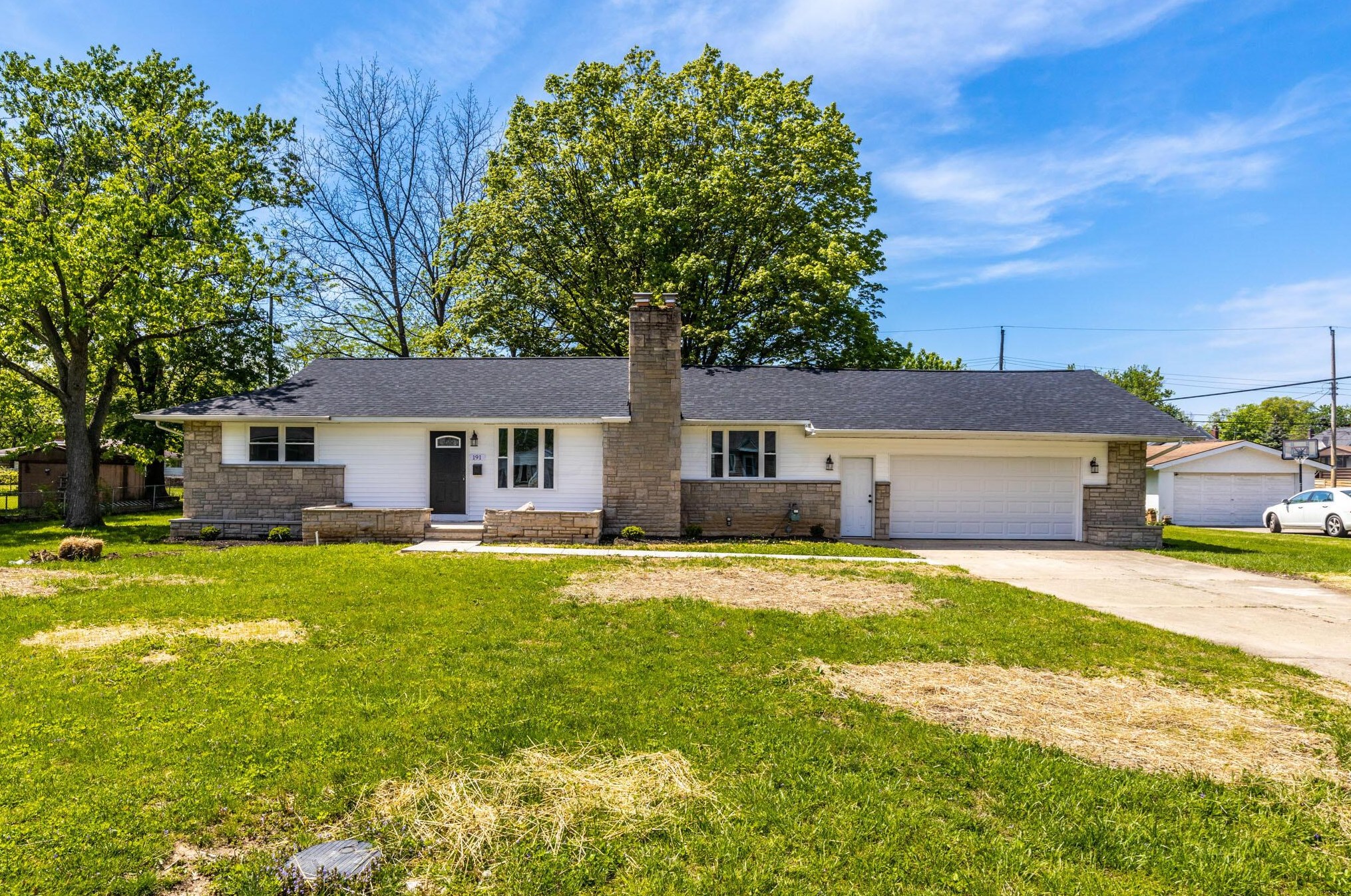 191 Maple Dr, Columbus, OH 43228-6121