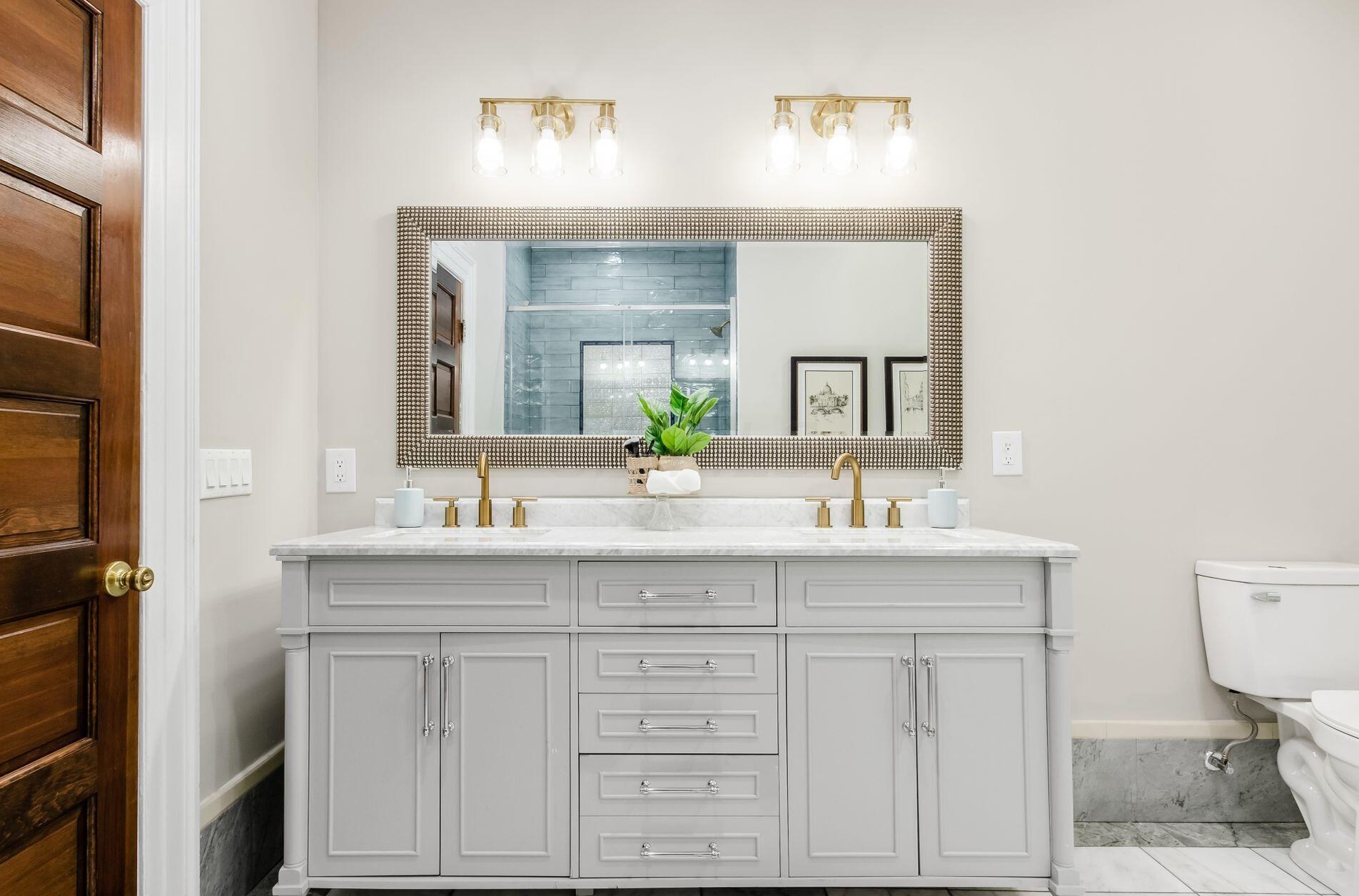 42 Governors Pl, Columbus OH  43203-1911 exterior