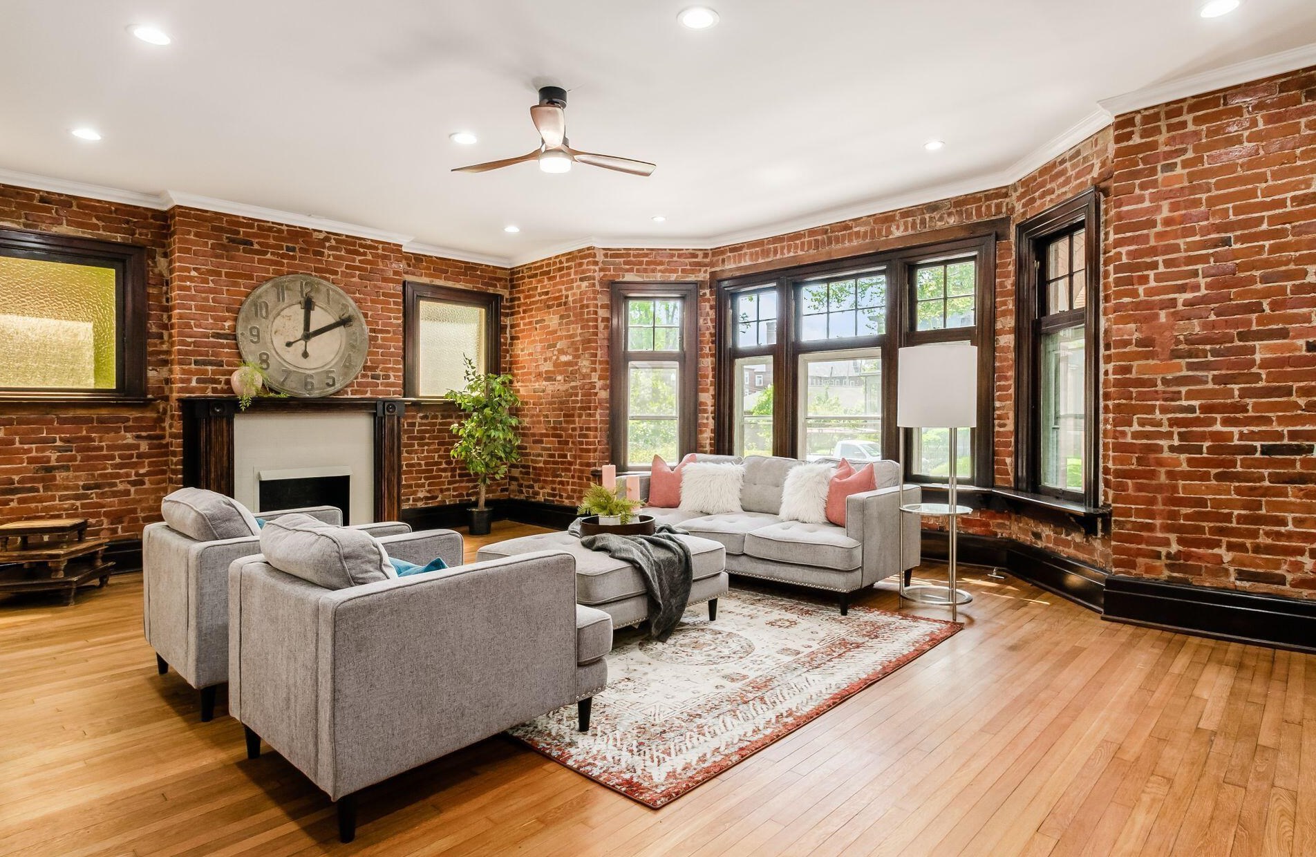 42 Governors Pl, Columbus OH  43203-1911 exterior