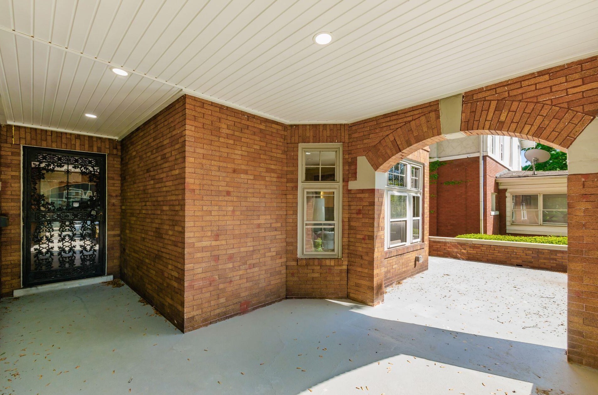 42 Governors Pl, Columbus OH  43203-1911 exterior