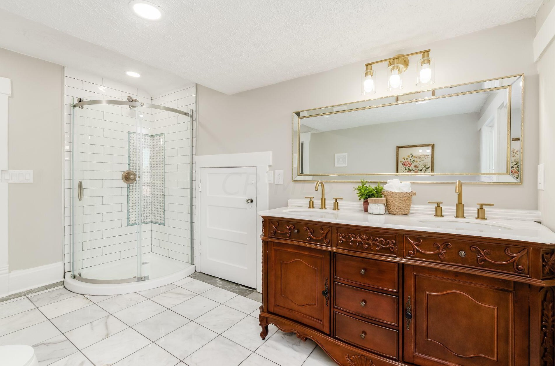 42 Governors Pl, Columbus OH  43203-1911 exterior