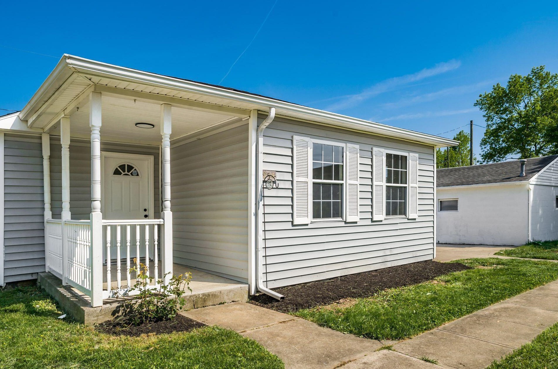 954 Clarendon Ave, Columbus, OH 43223-2704