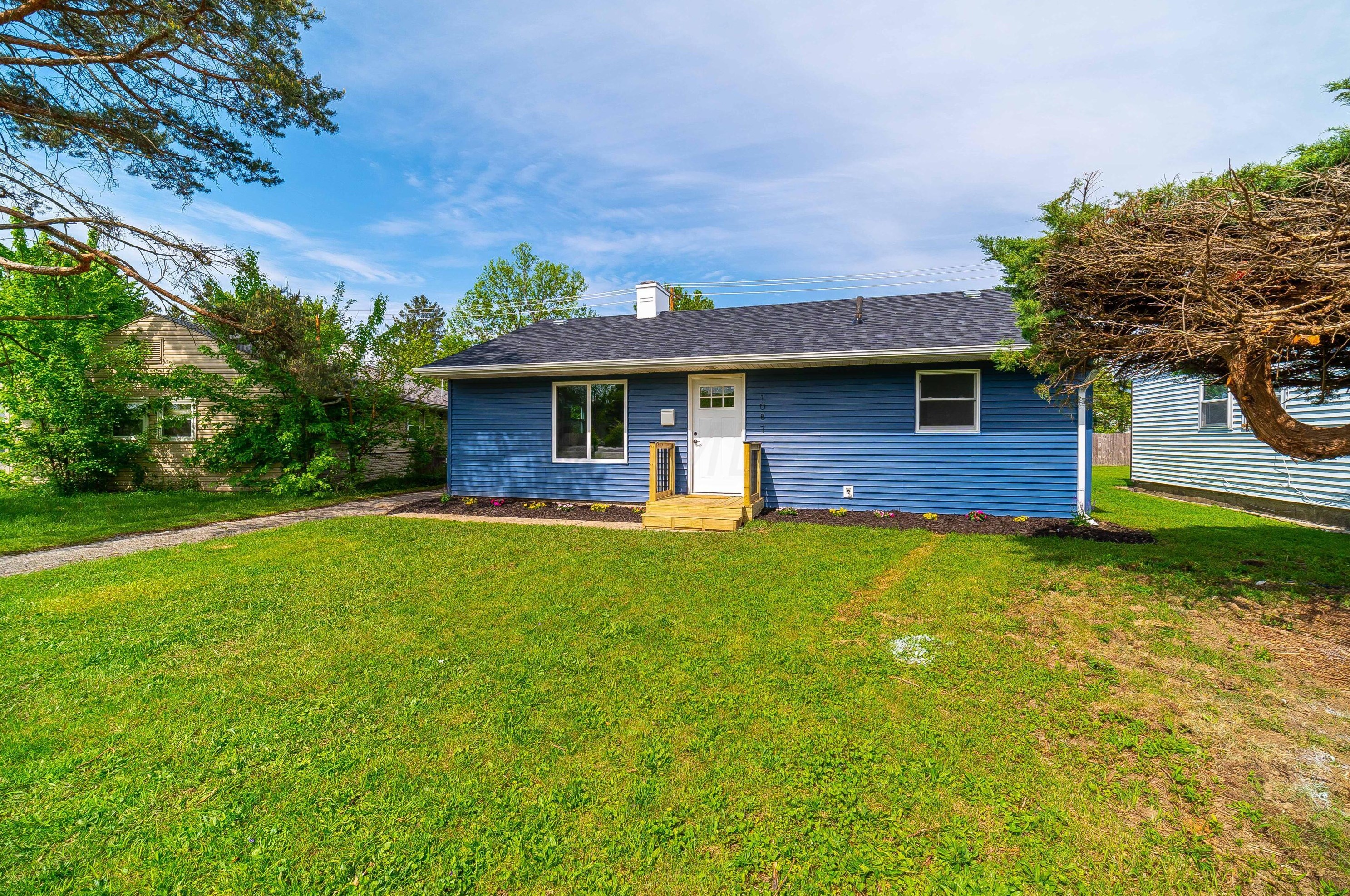 1087 Ashburton Rd, Columbus, OH 43227-1030