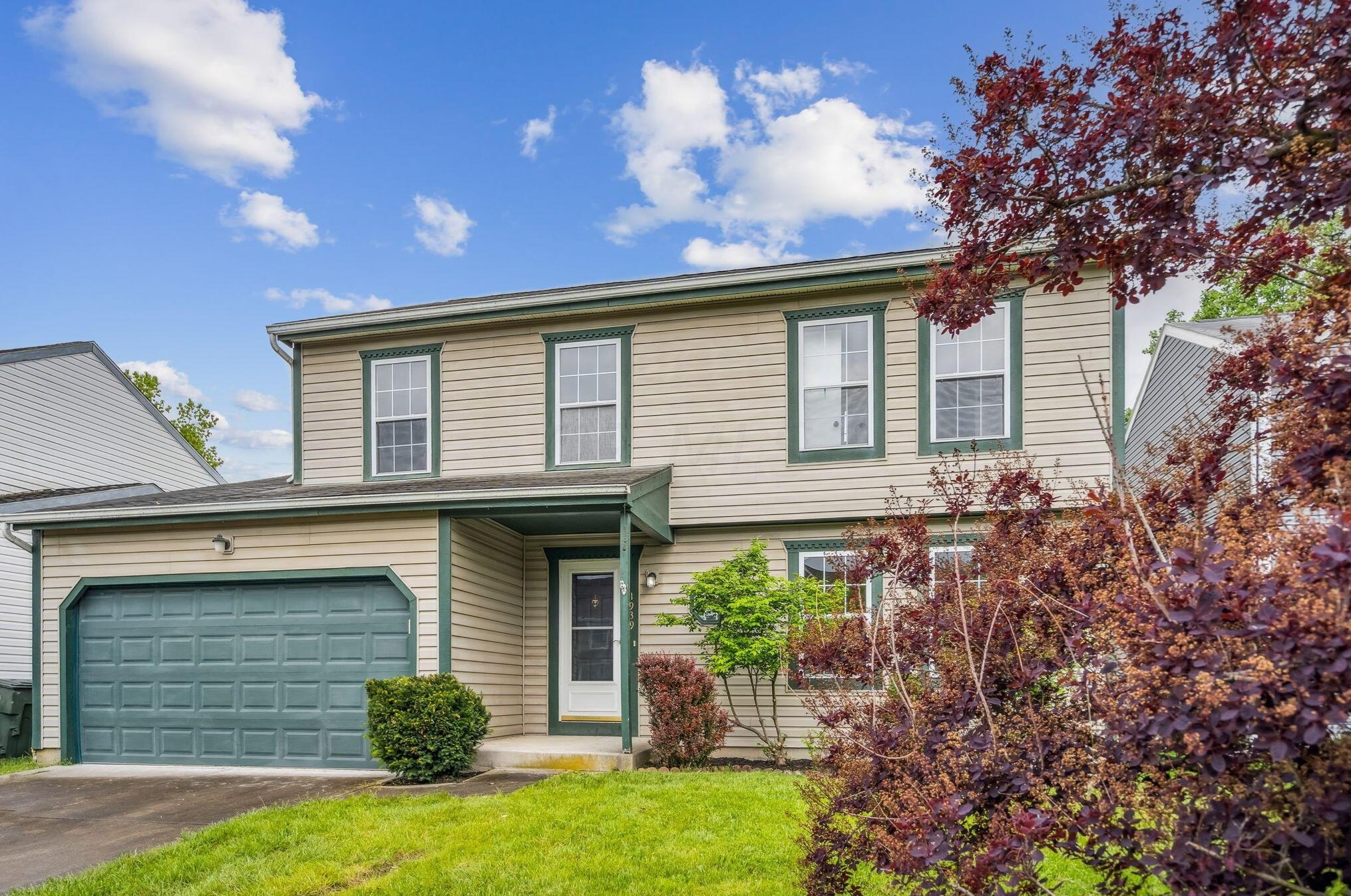 1939 Westbrook Village Dr, Columbus, OH 43228-3684