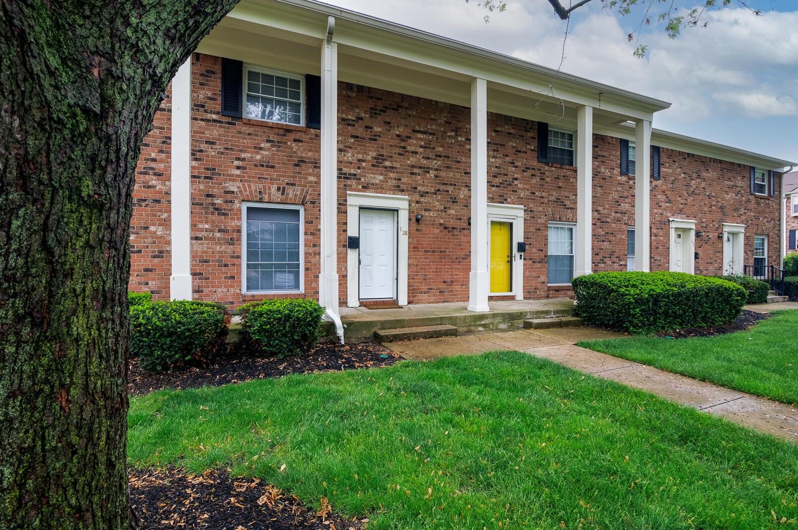 128 Beacon Run, Columbus, OH 43228-1506