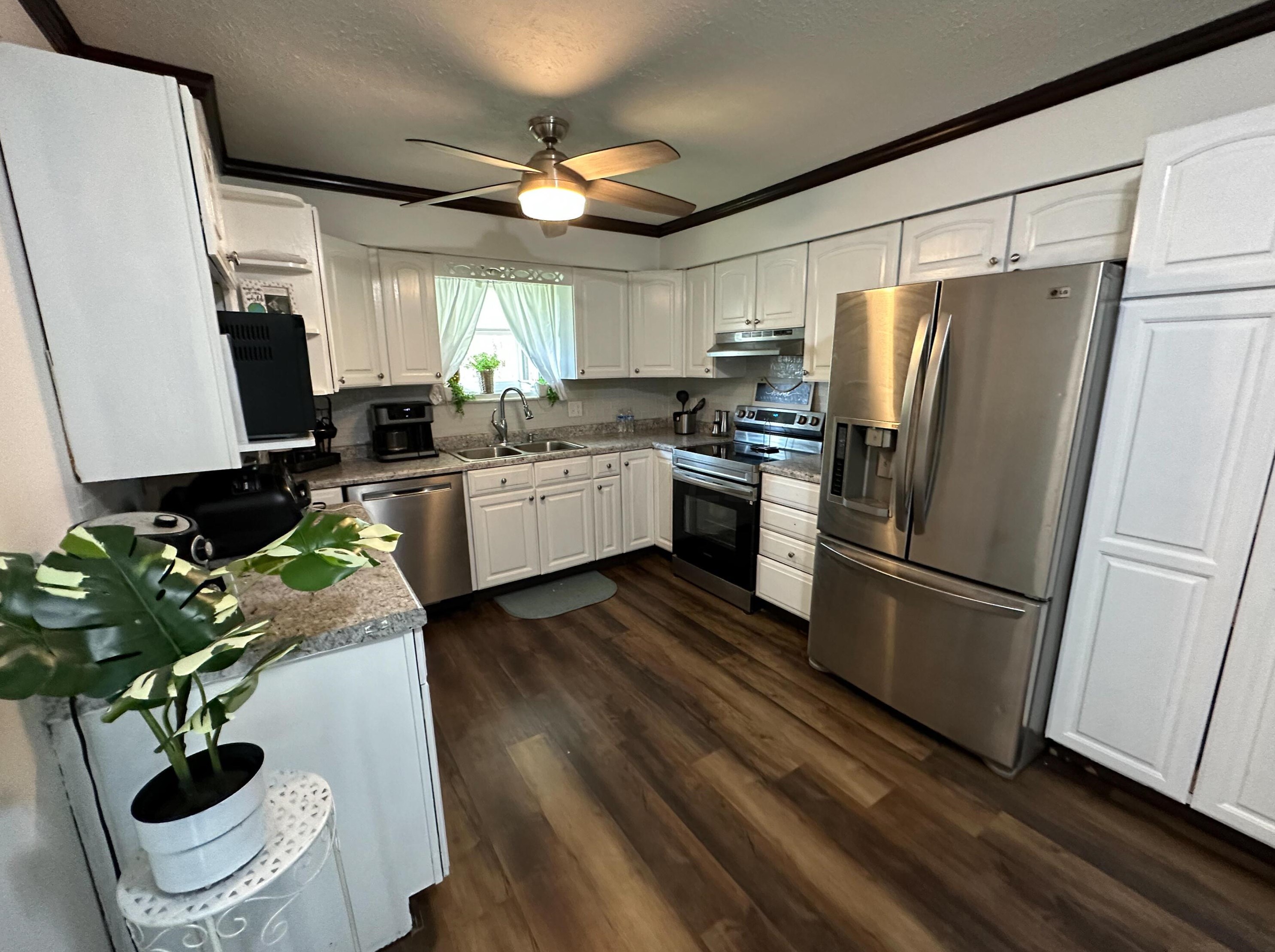 1795 Dorsetshire Rd, Columbus OH  43229-2166 exterior