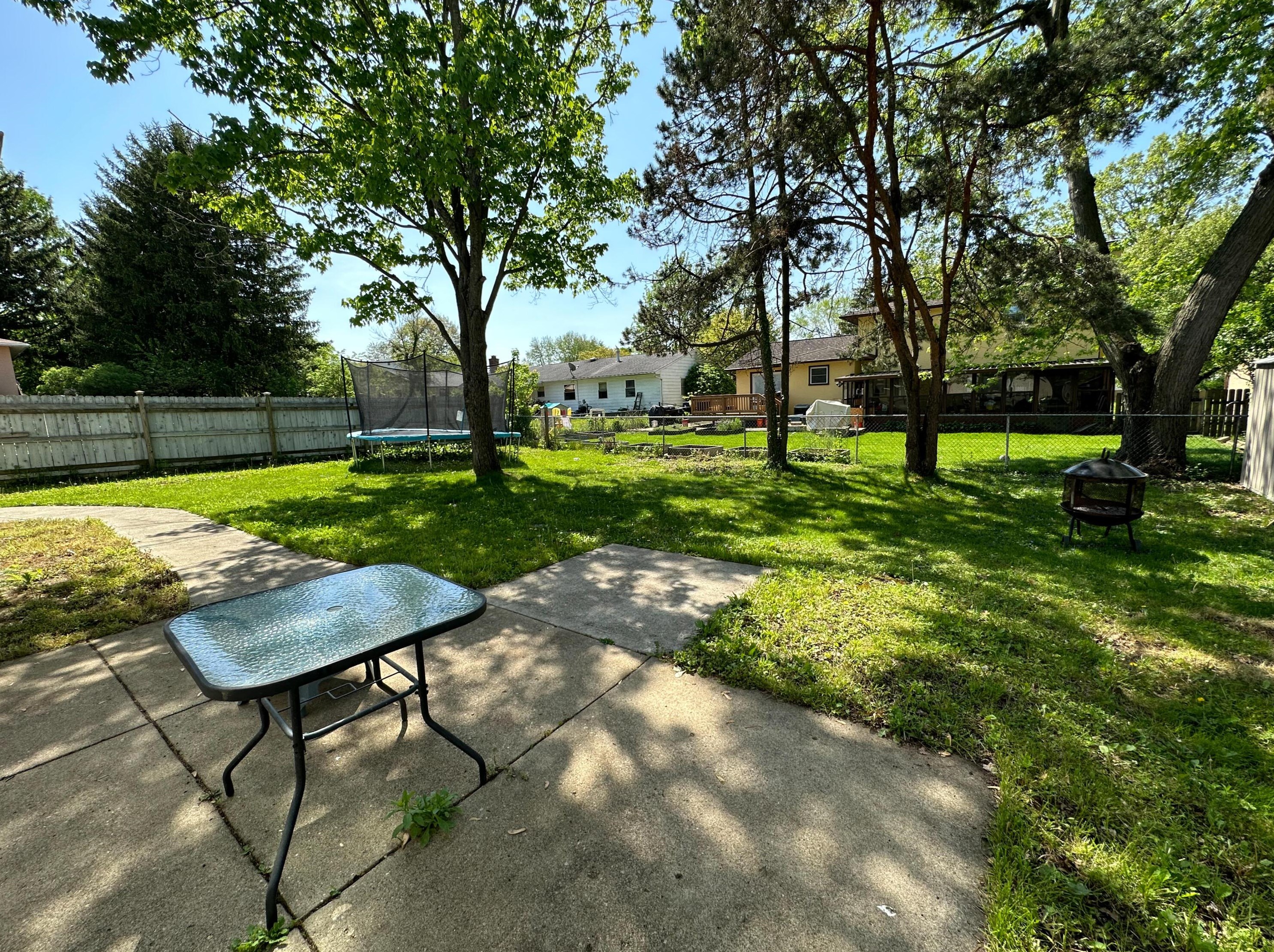 1795 Dorsetshire Rd, Columbus OH  43229-2166 exterior