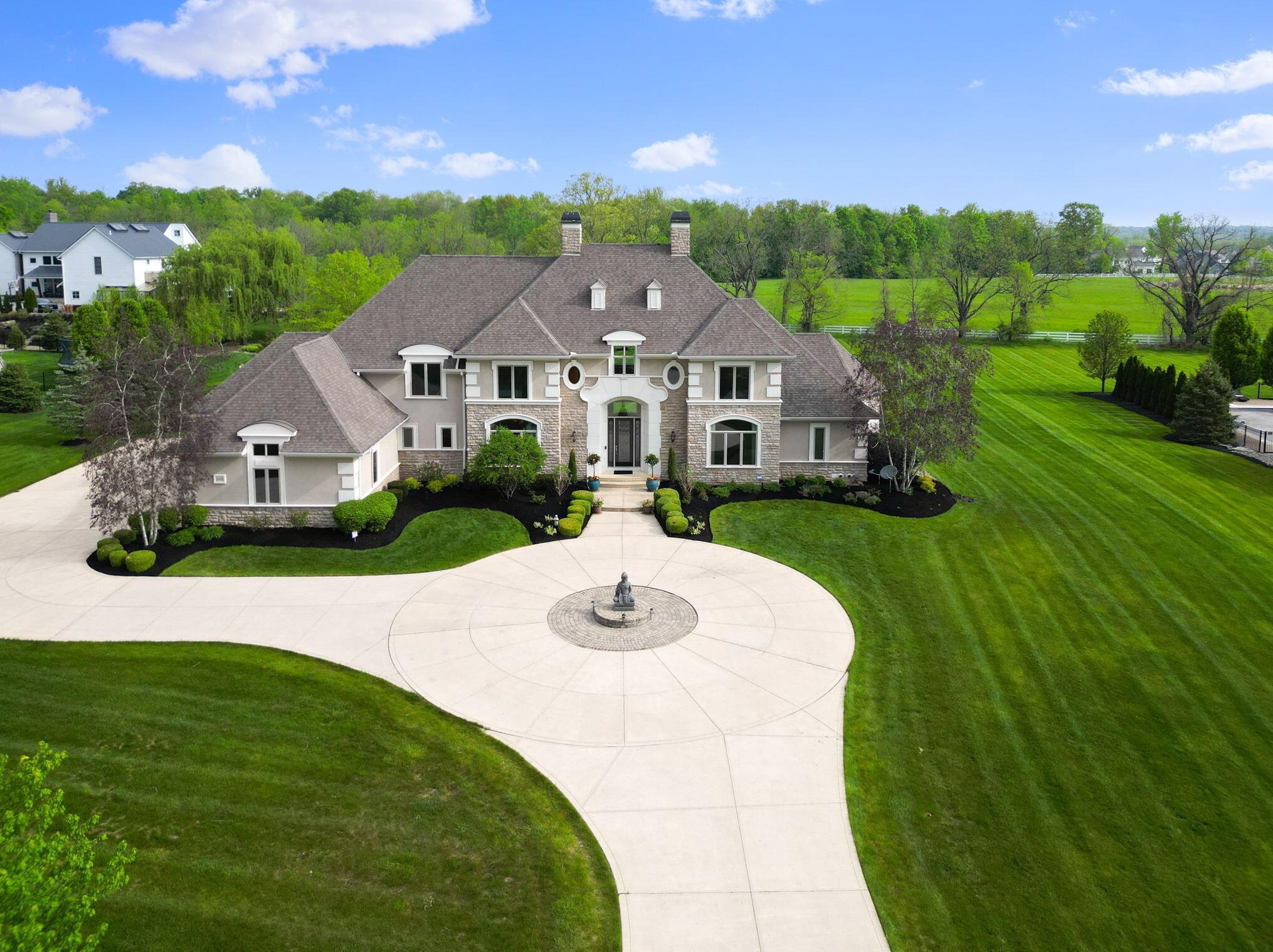 1840 Woodland Hall Dr, Delaware, OH 43015