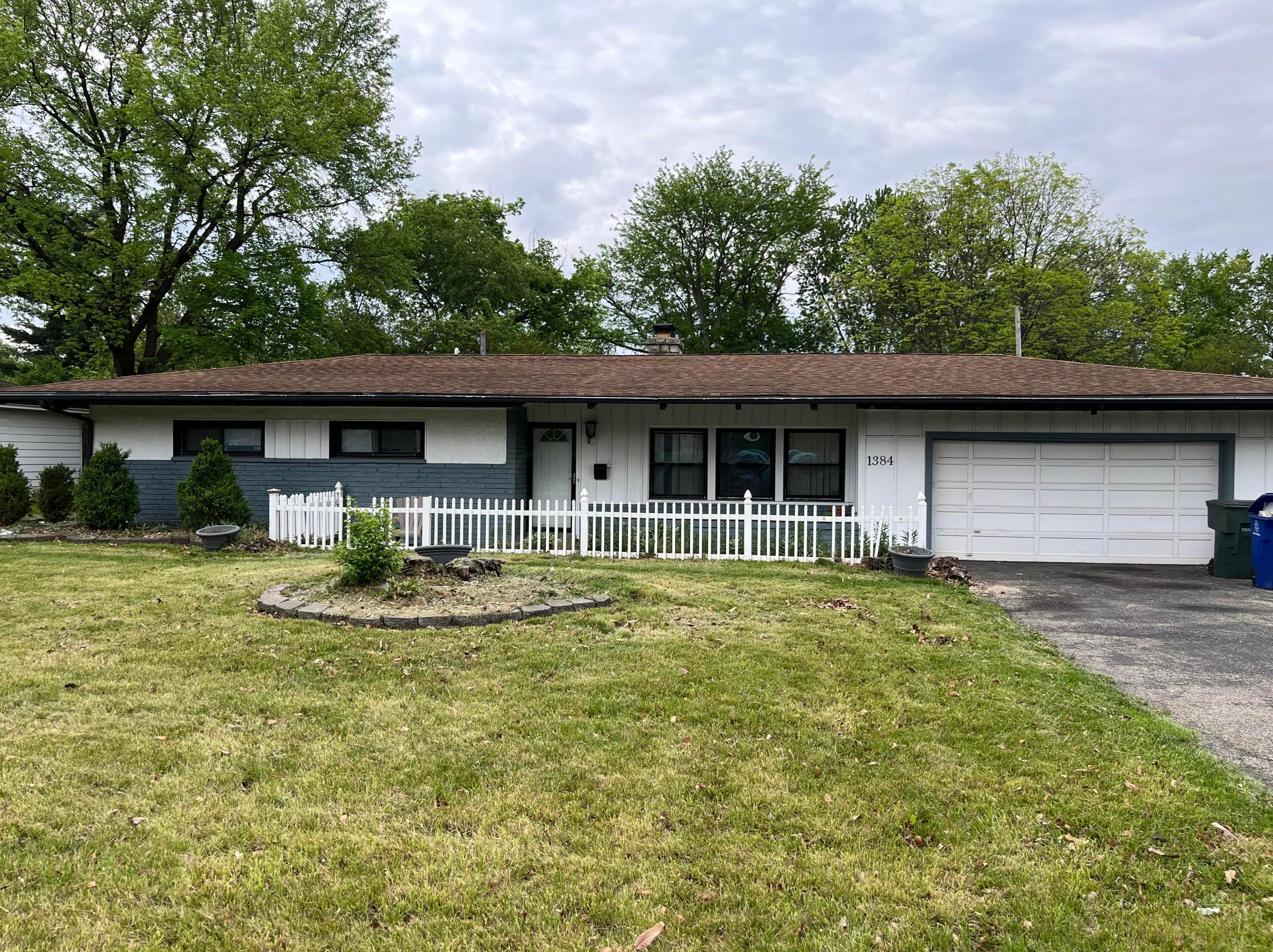1384 James Rd, Columbus, OH 43227-1893
