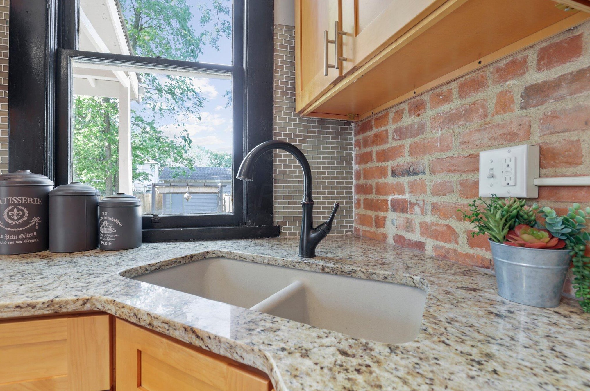 1518 Bryden Rd, Columbus OH 43205-2125 exterior