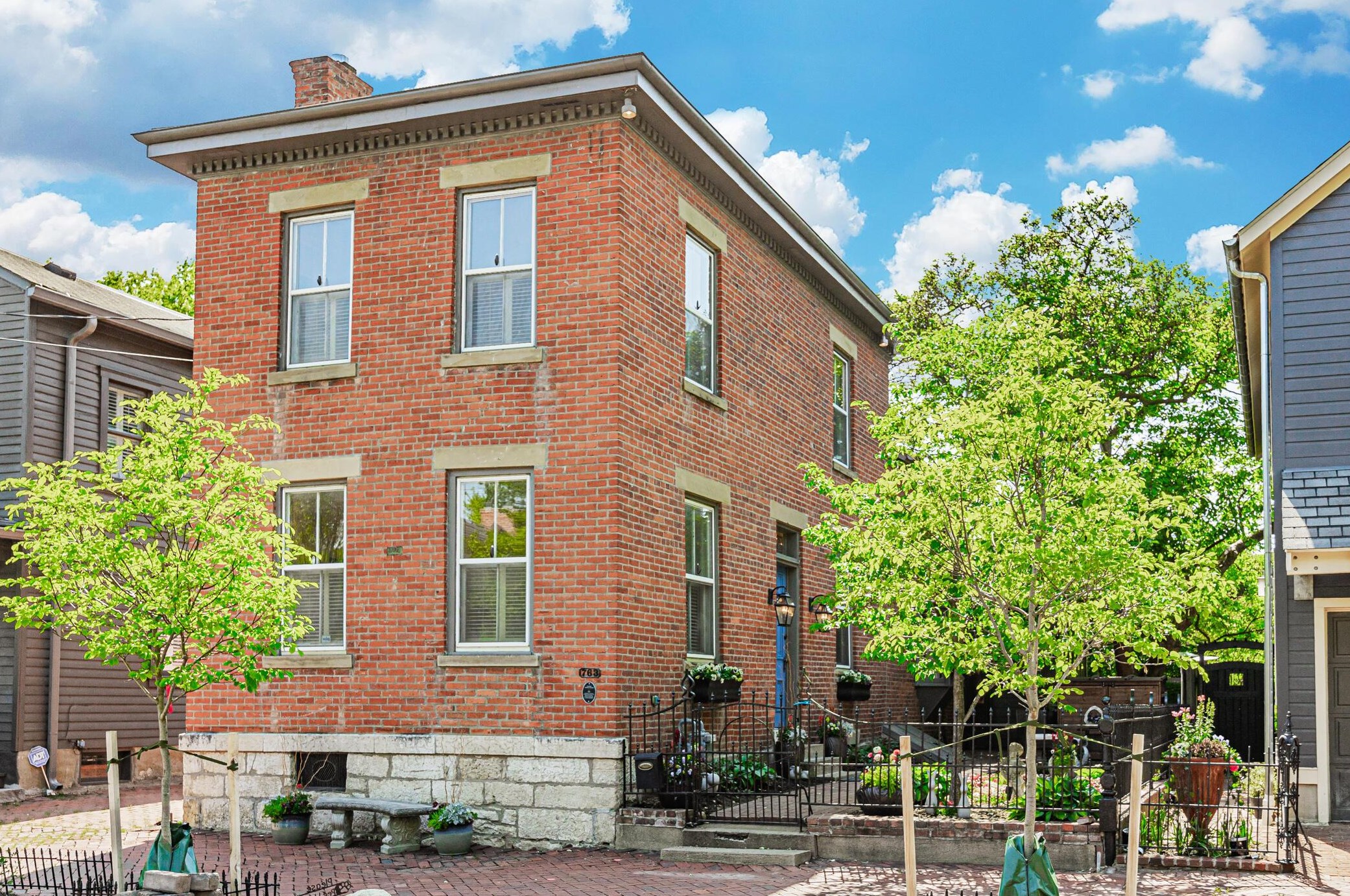 763 Mohawk St, Columbus, OH 43206-2110