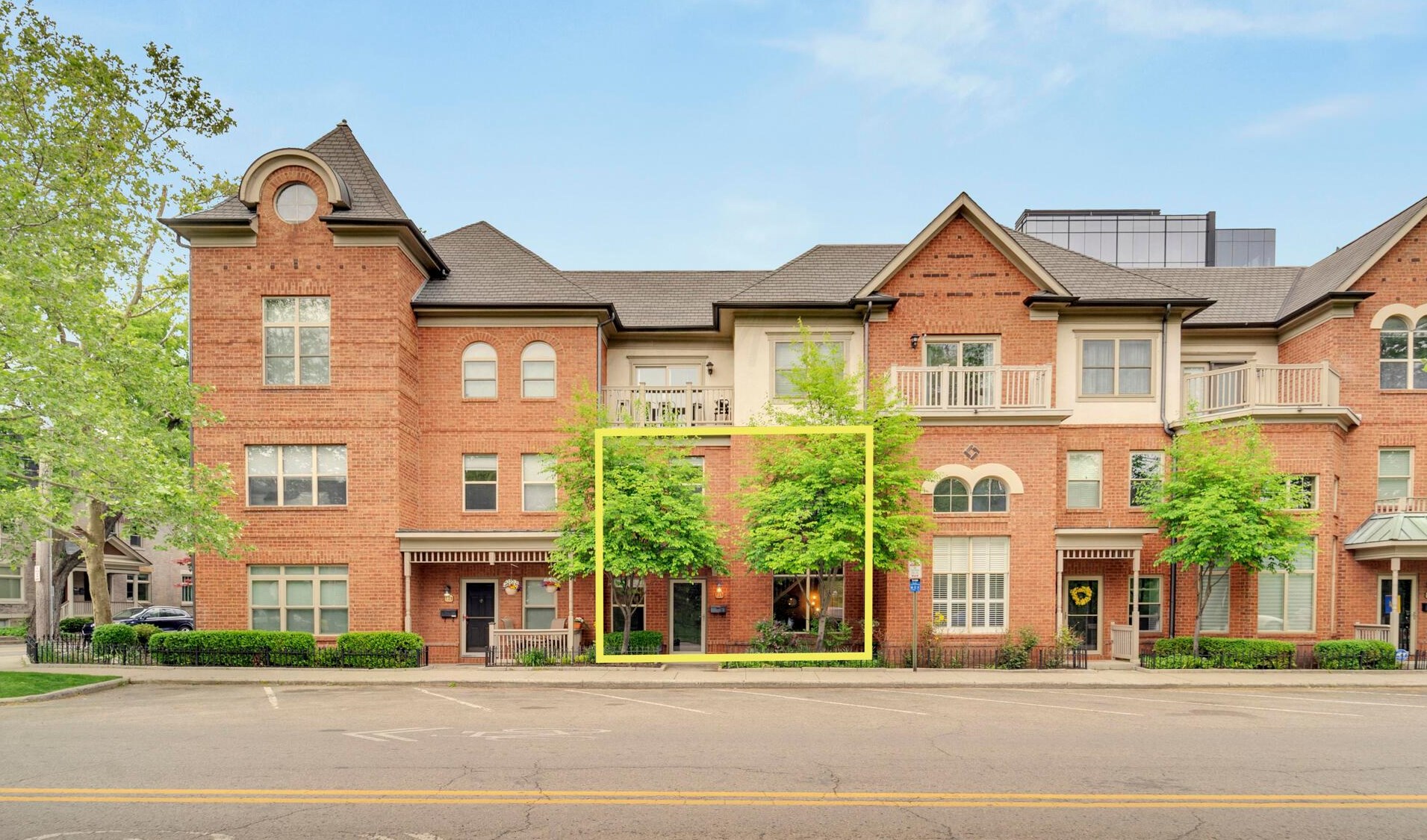 728 Park St, Columbus, OH 43215-1668