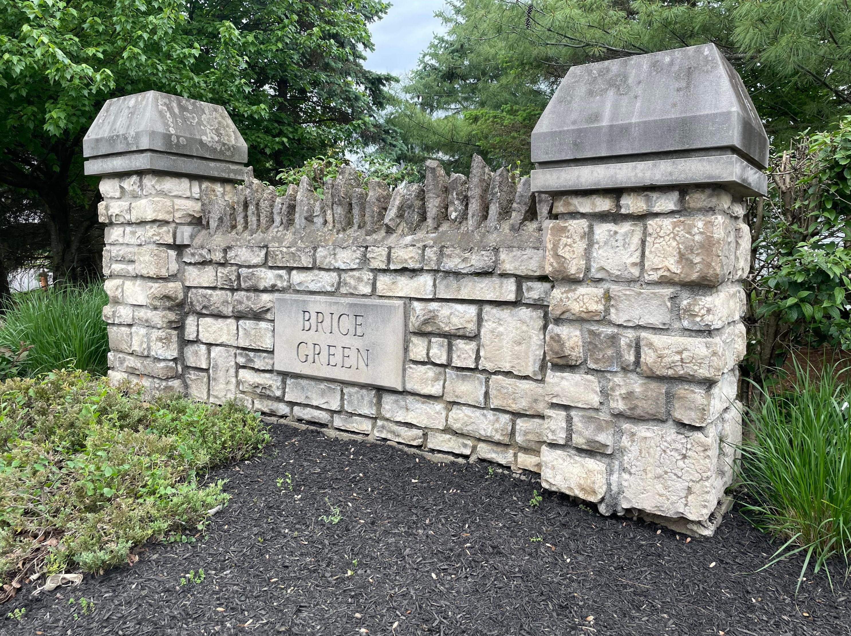 6027 Brice Park Dr, Cnl Wnchstr OH  43110-9039 exterior