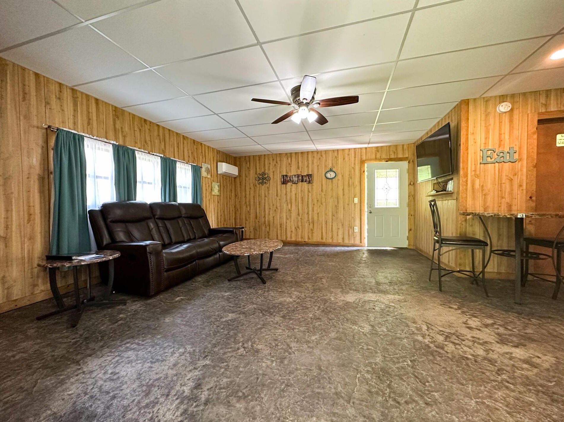24517 Woltz Rd, Rockbridge, OH 43149