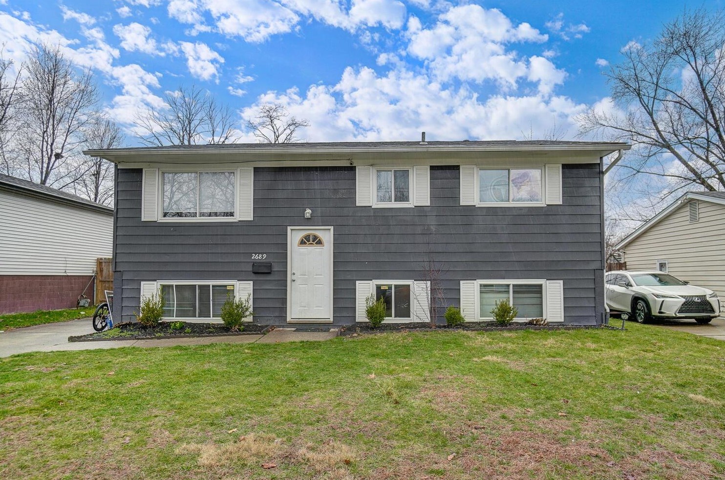 2689 Glenbriar St, Columbus, OH 43232-4669