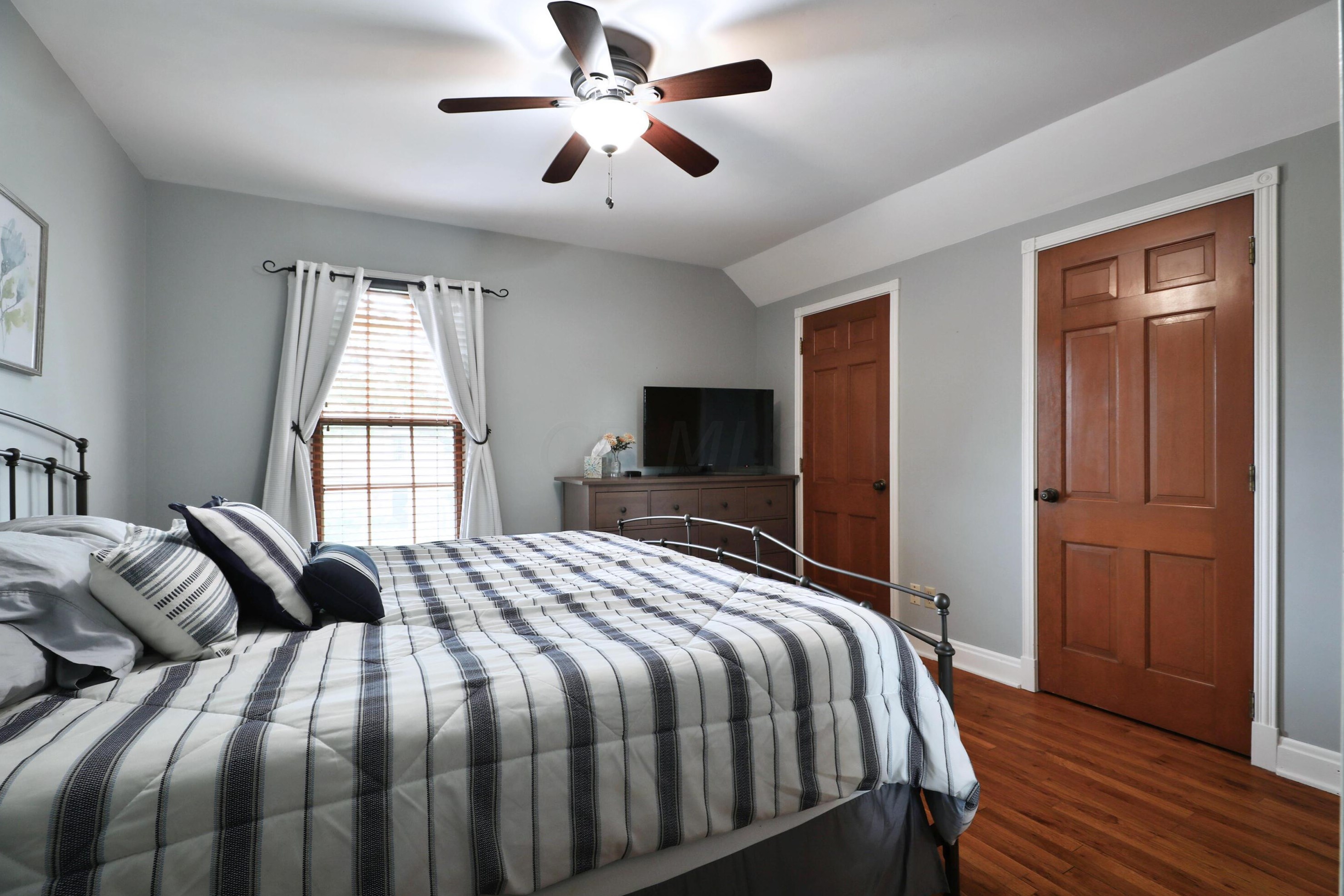 614 Grant Ave, Columbus OH 43215-5549 exterior