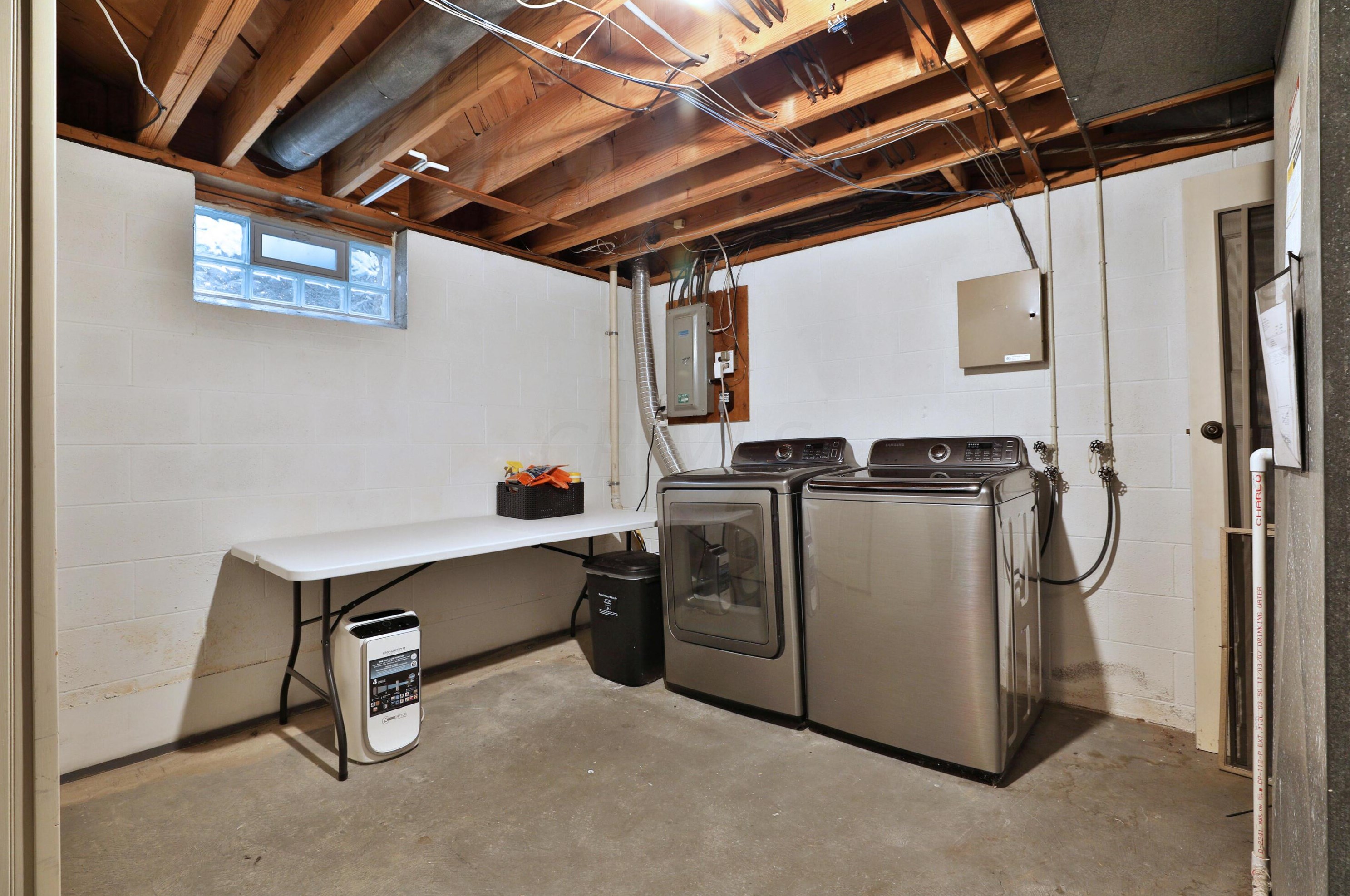 614 Grant Ave, Columbus OH 43215-5549 exterior