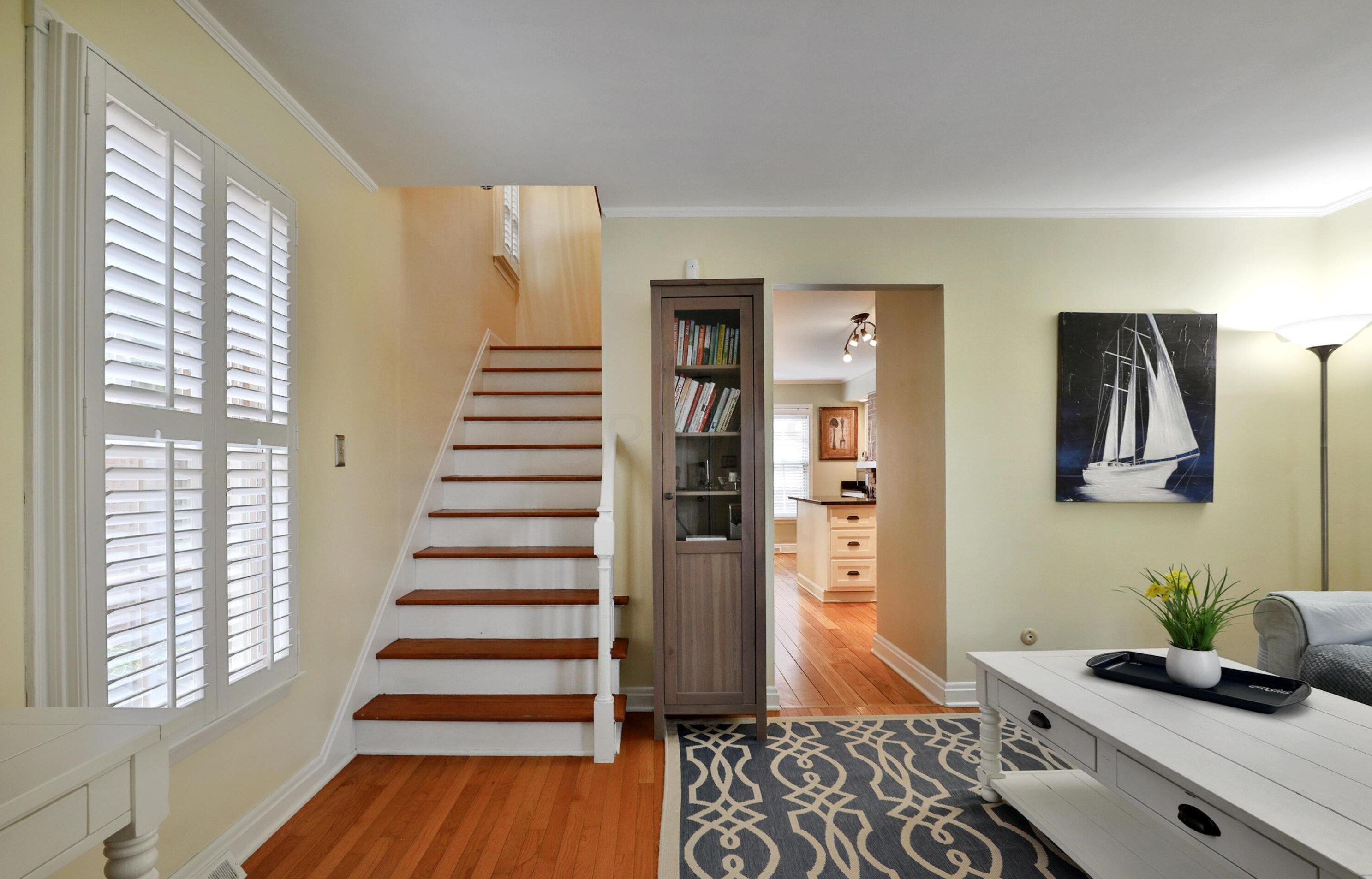 614 Grant Ave, Columbus OH 43215-5549 exterior