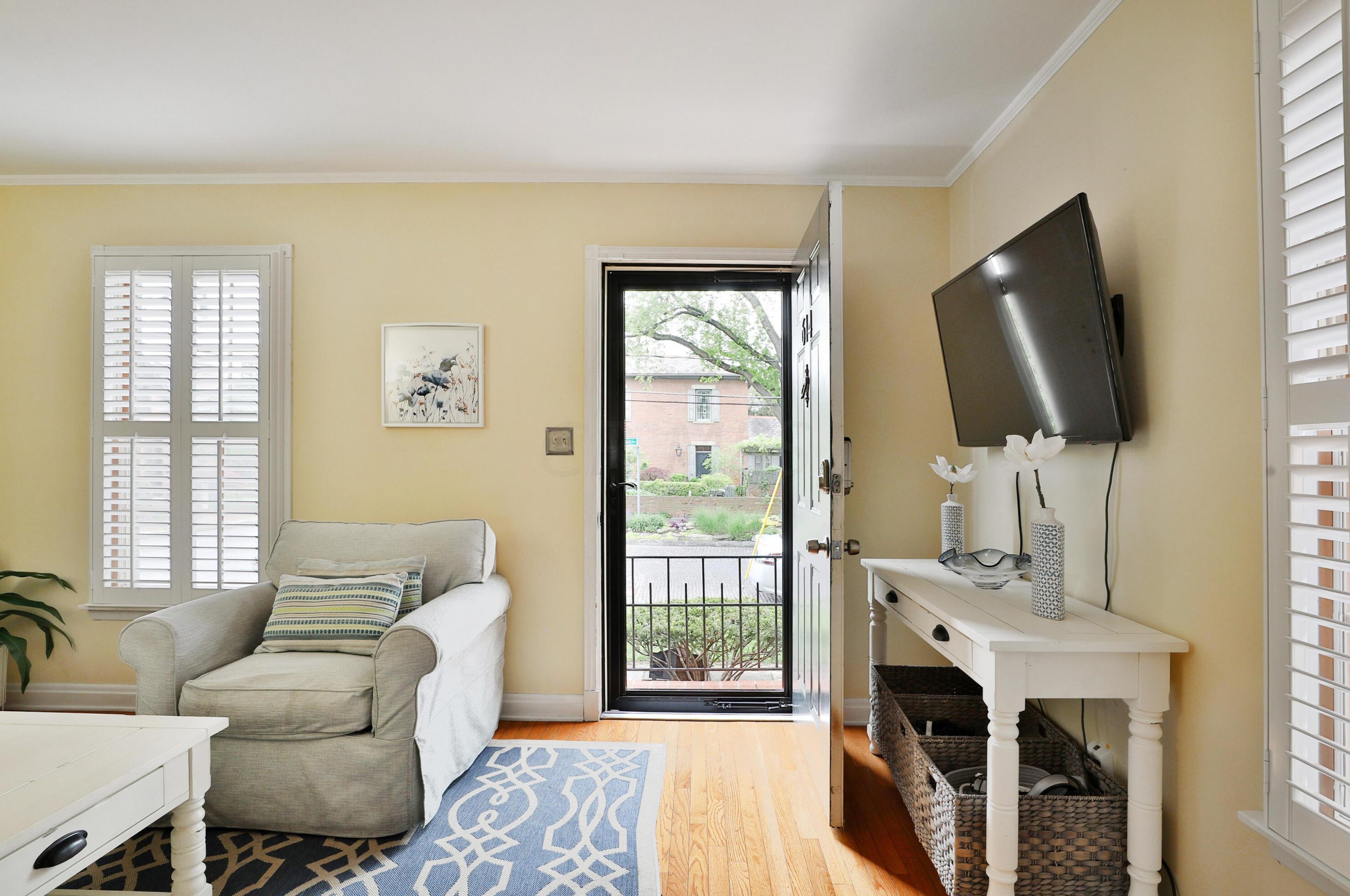 614 Grant Ave, Columbus OH 43215-5549 exterior