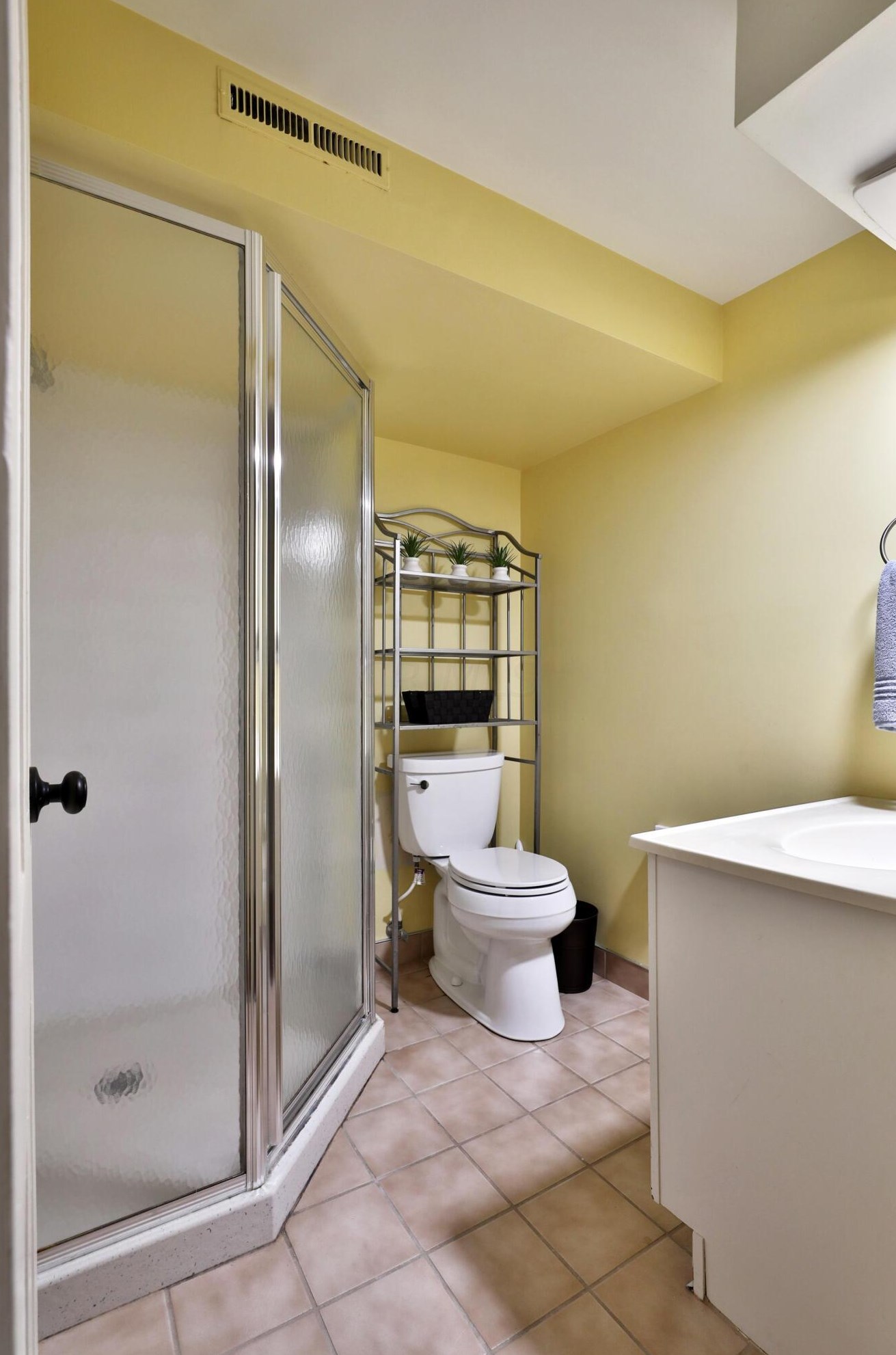 614 Grant Ave, Columbus OH 43215-5549 exterior