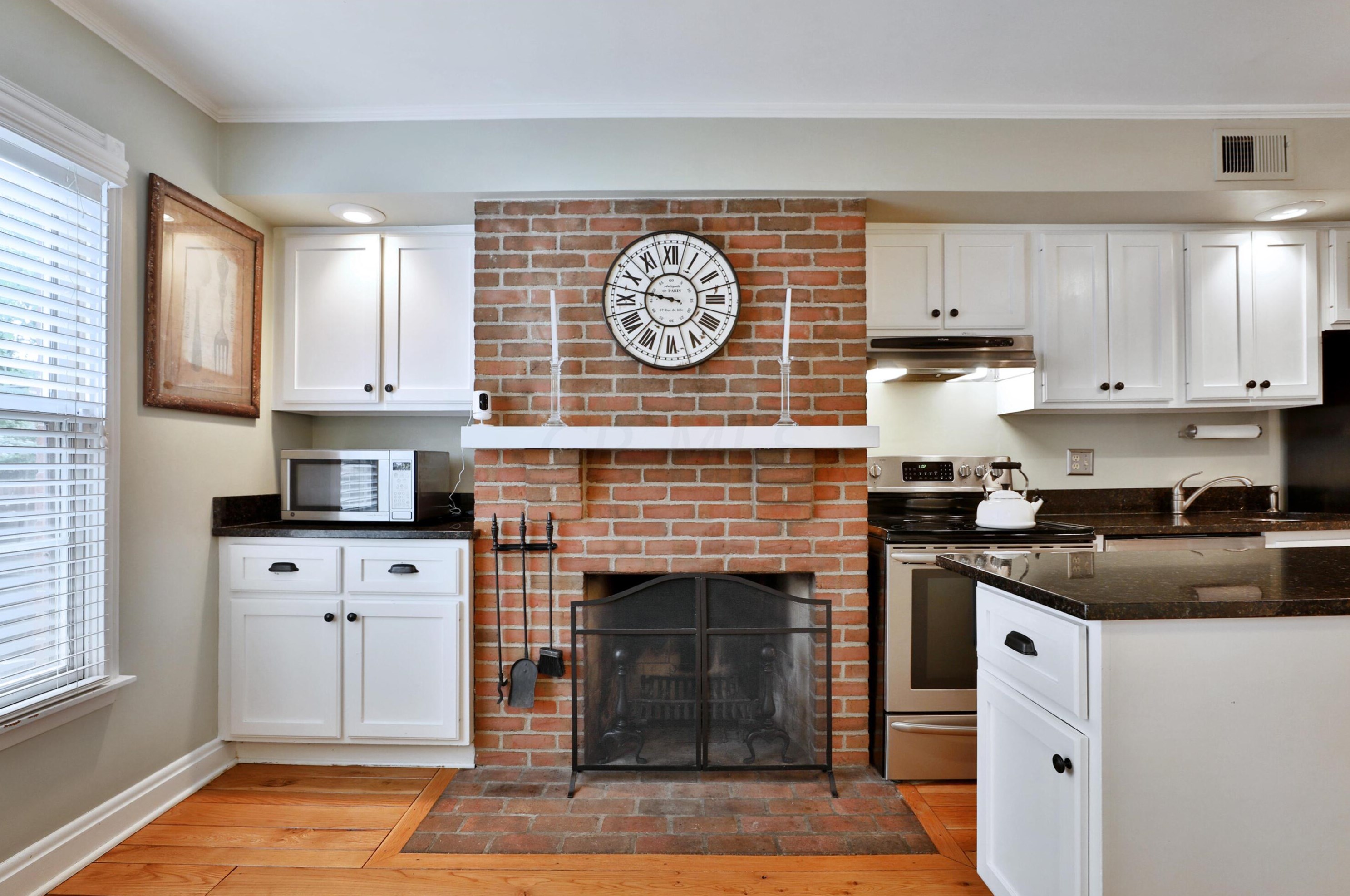 614 Grant Ave, Columbus OH 43215-5549 exterior