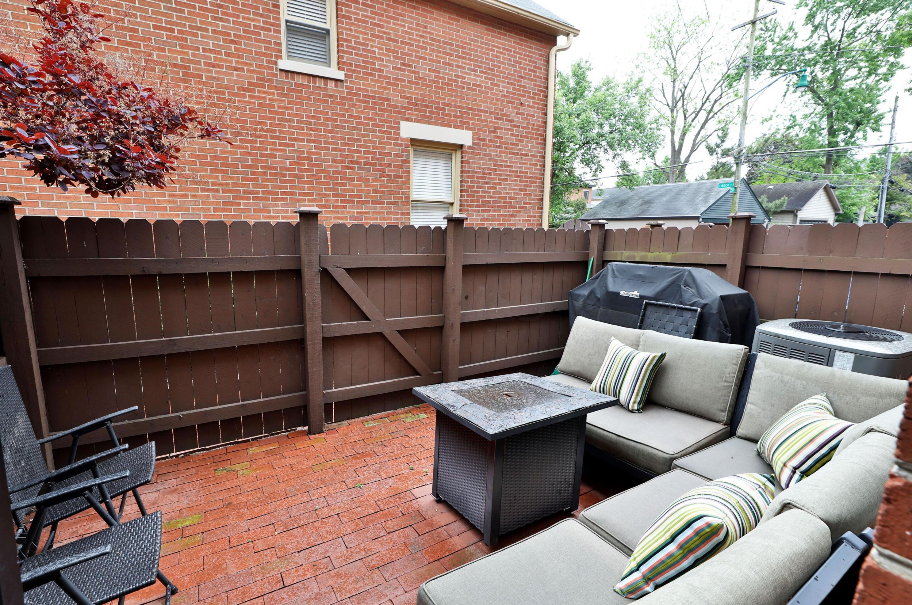 614 Grant Ave, Columbus OH 43215-5549 exterior