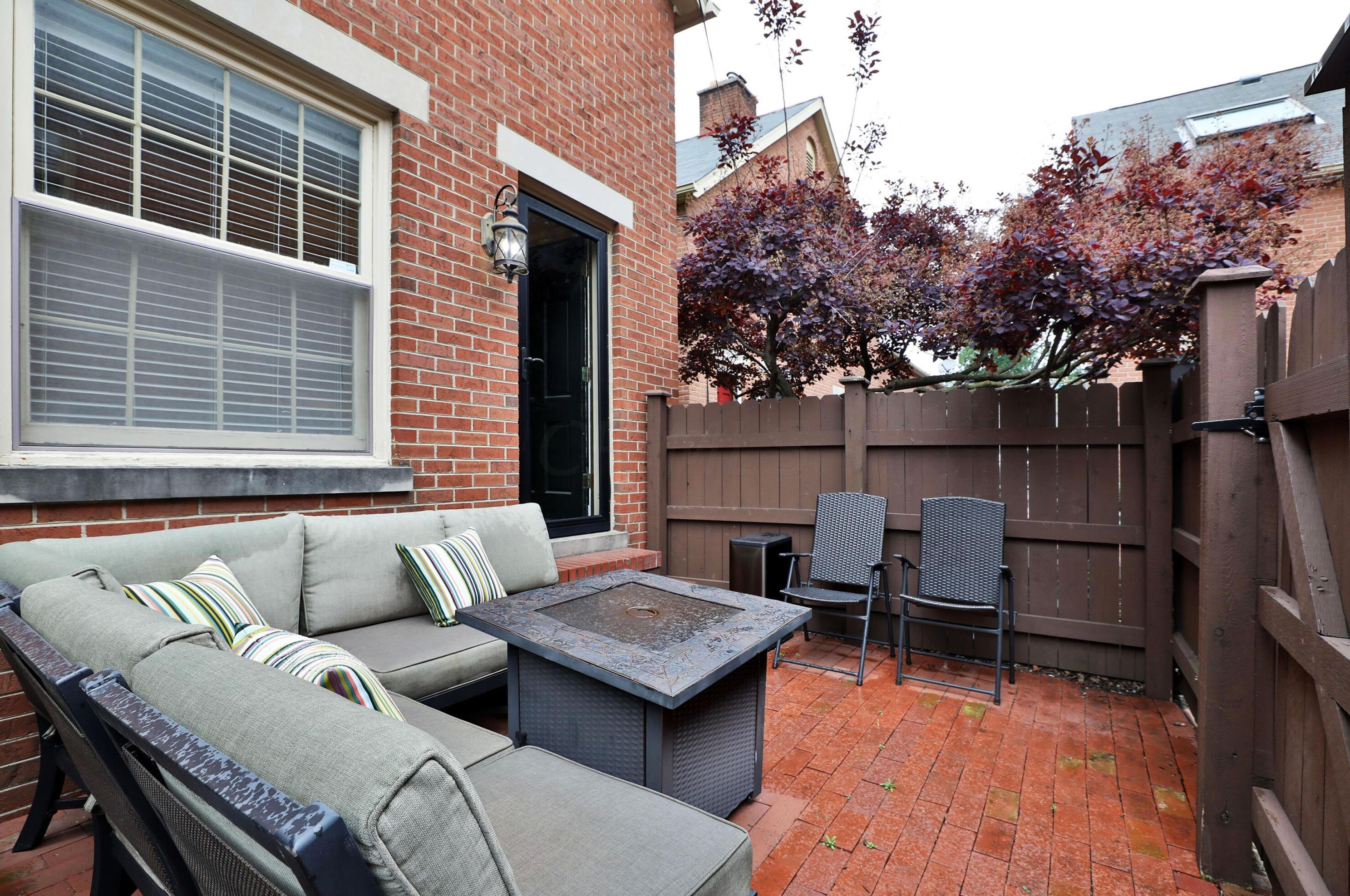 614 Grant Ave, Columbus OH 43215-5549 exterior