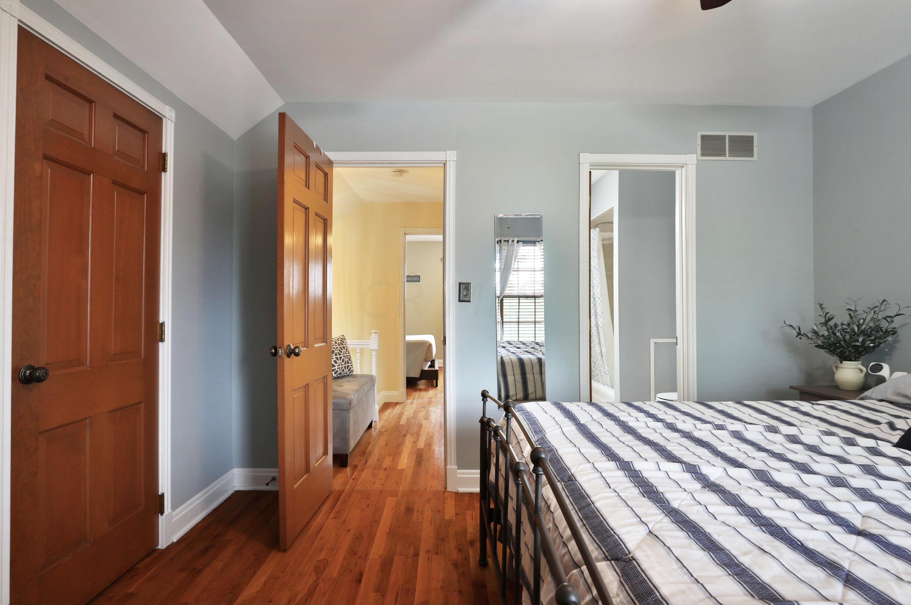 614 Grant Ave, Columbus OH 43215-5549 exterior