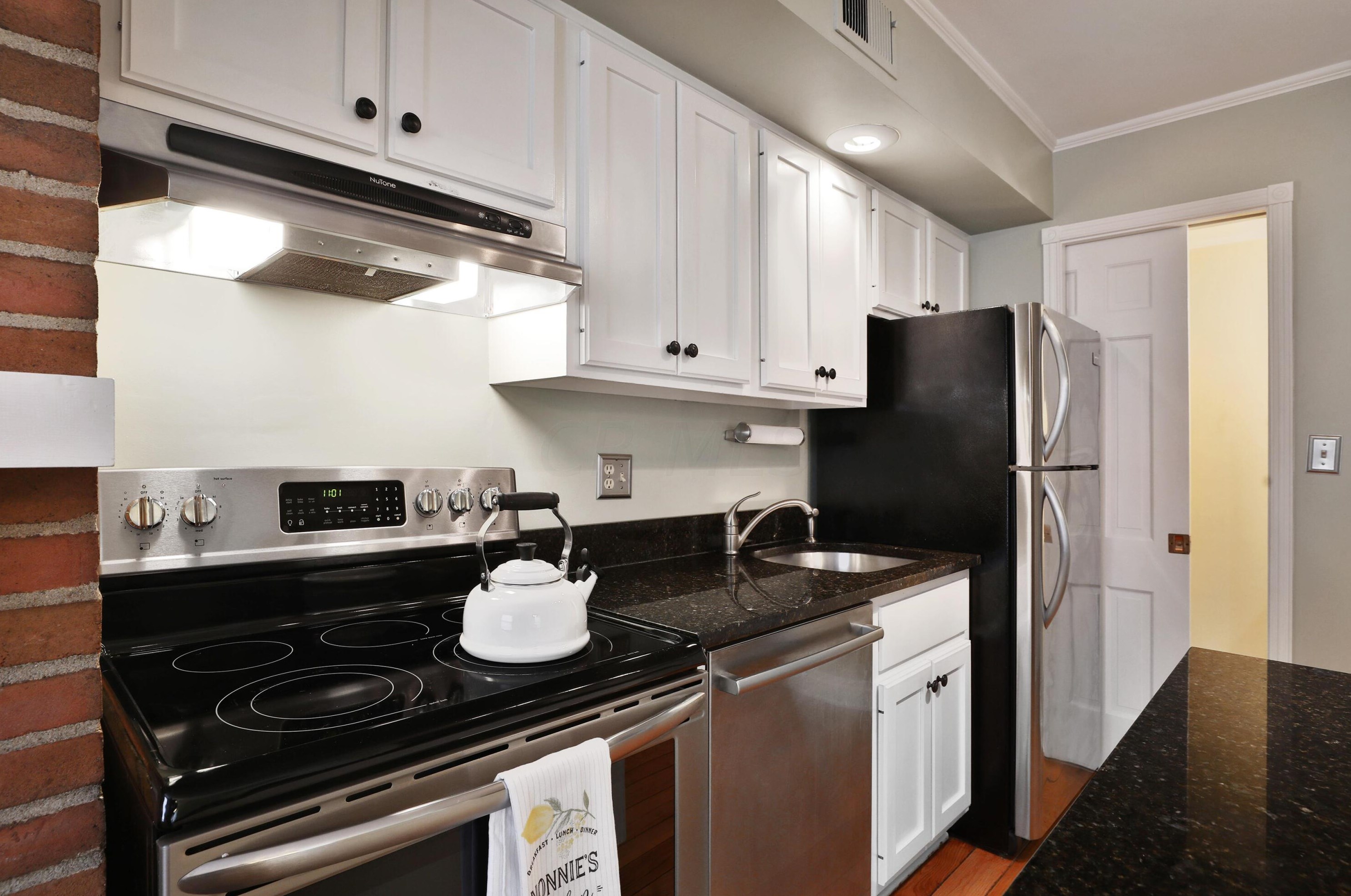 614 Grant Ave, Columbus OH 43215-5549 exterior