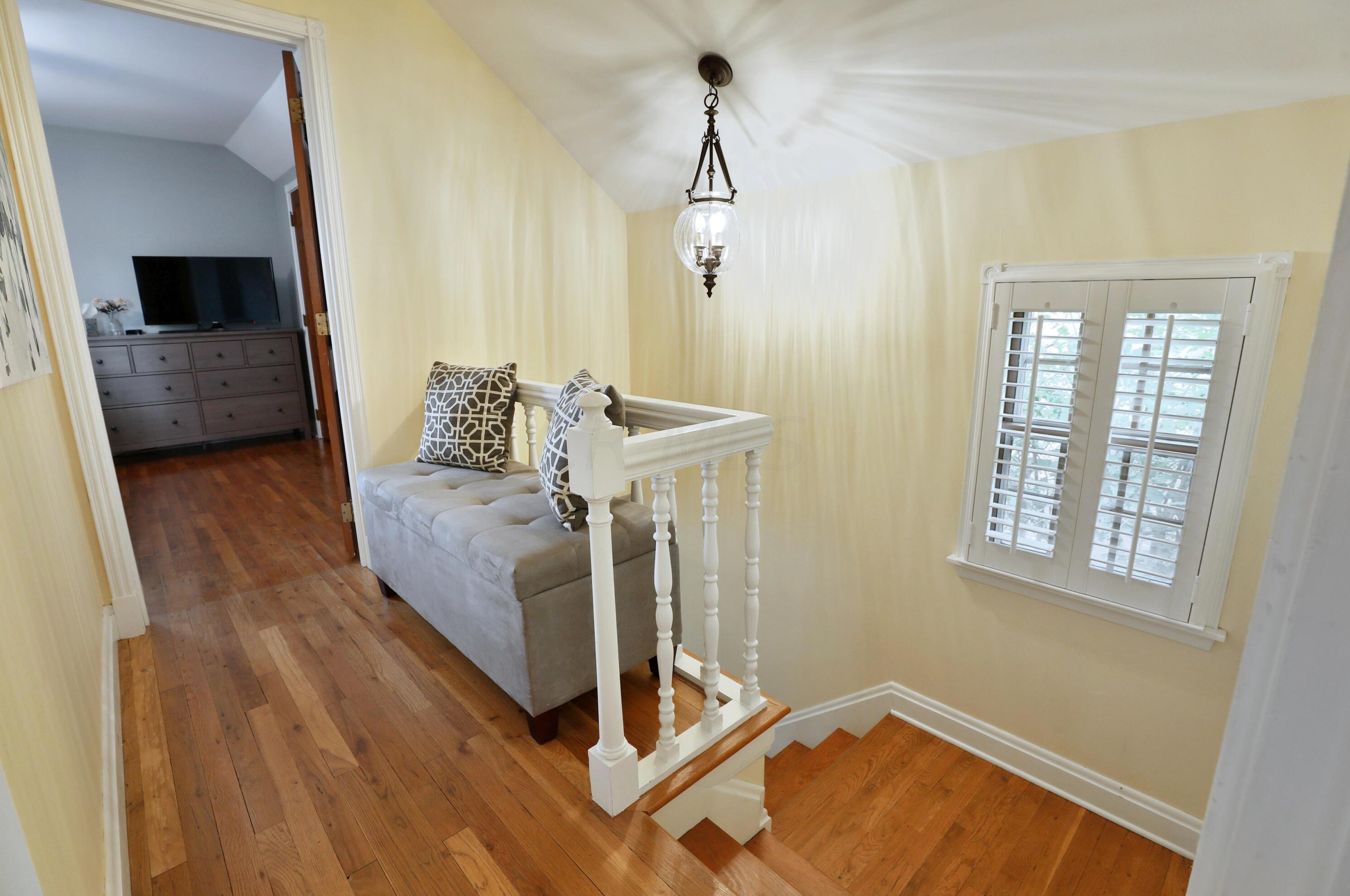 614 Grant Ave, Columbus OH 43215-5549 exterior