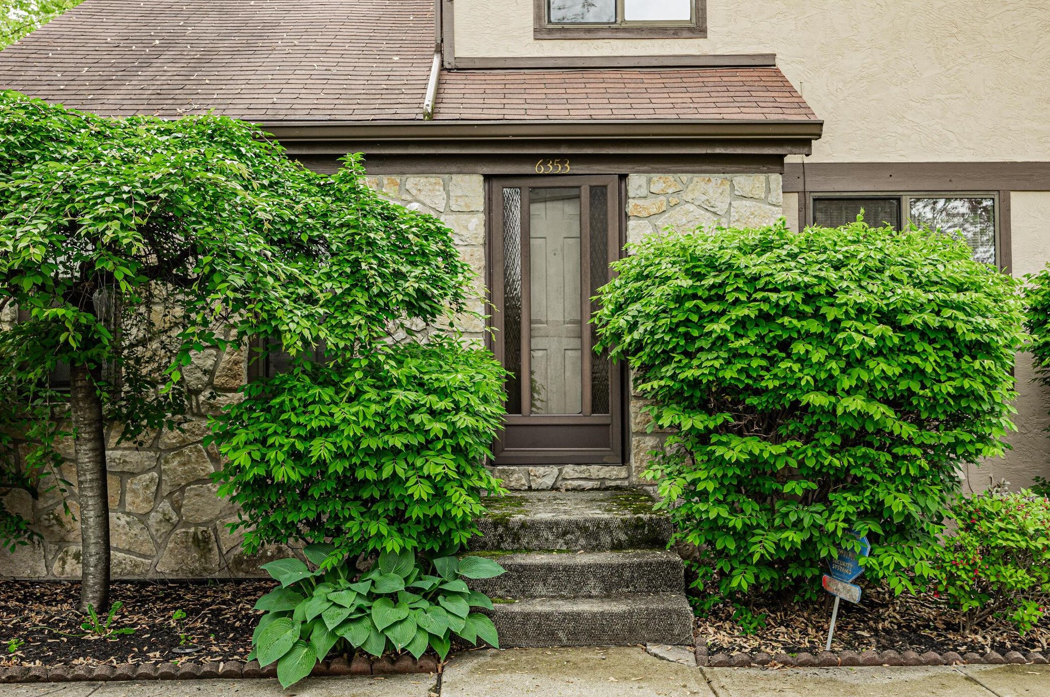 6353 Lennon Ct, Columbus, OH 43213-3452