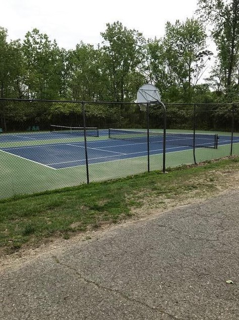 1216 Lake Shore Dr, Columbus OH 43204-4877 exterior