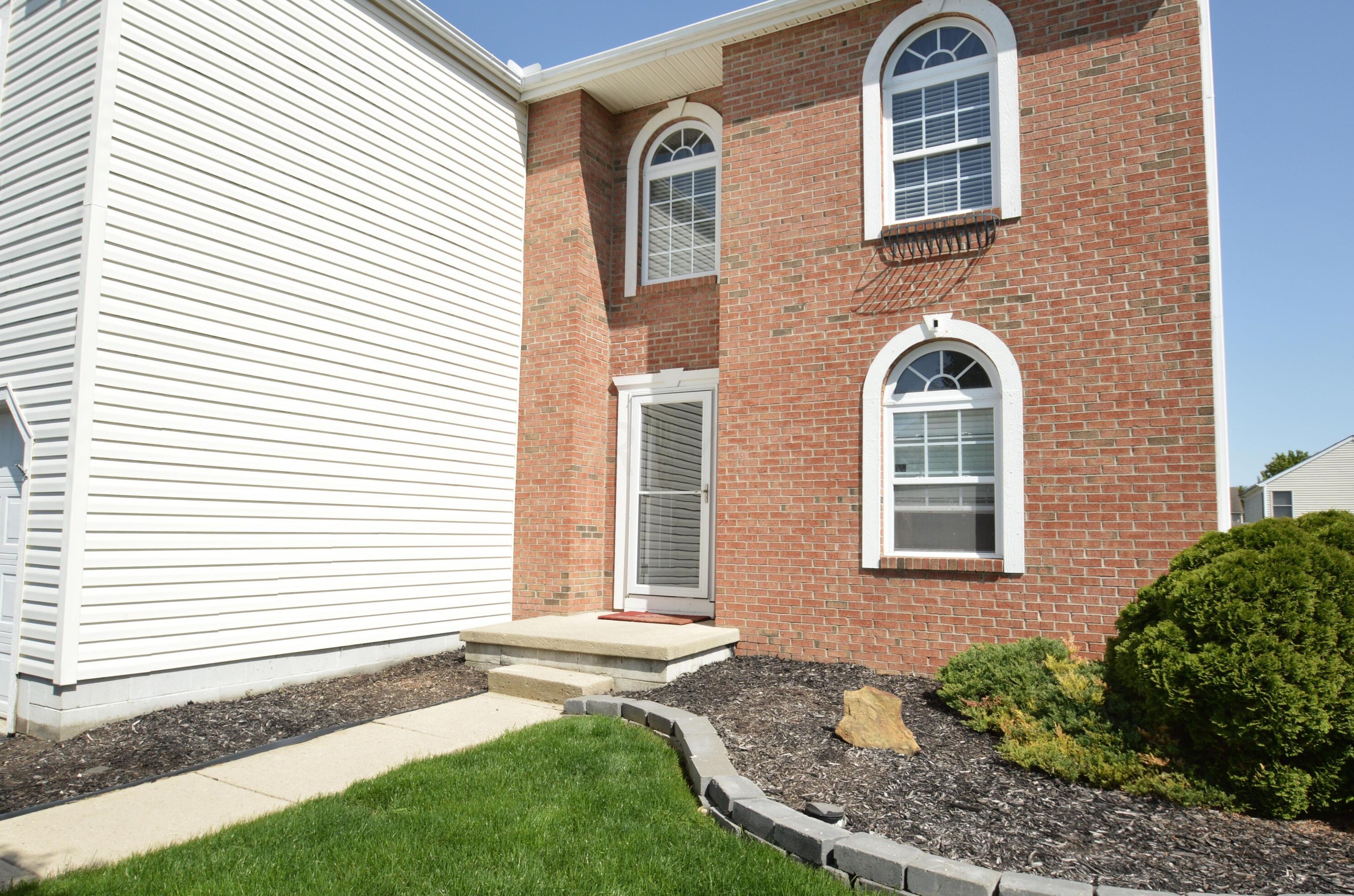 386 Landis Ln, London, OH 43140