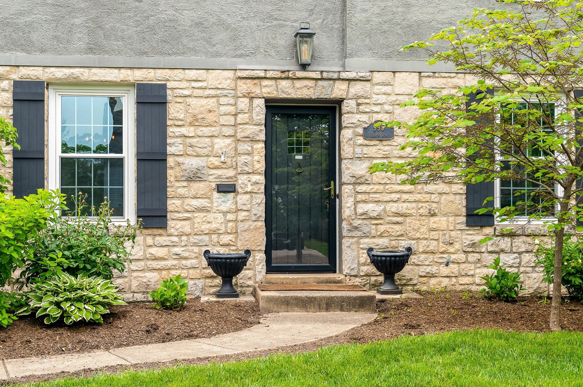 995 Vernon Rd, Columbus, OH 43209-2467