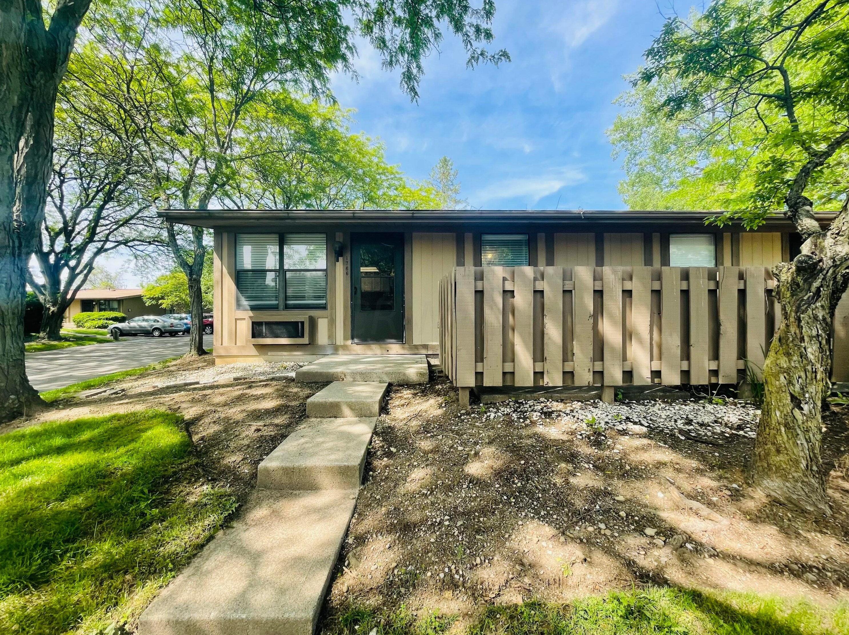 1766 Sunapple Way, Columbus, OH 43232