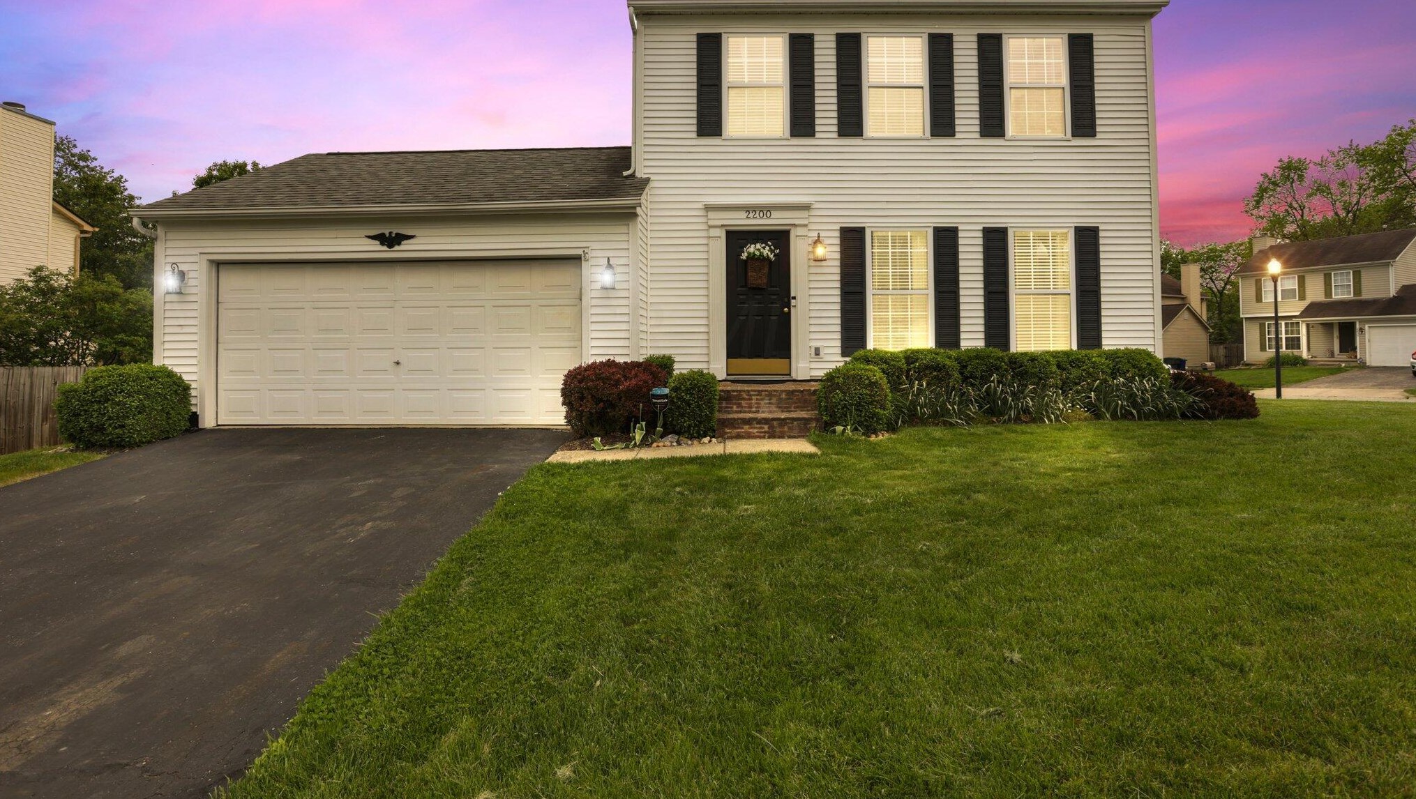 2200 Grove Oaks Ct, Darbydale, OH 43123