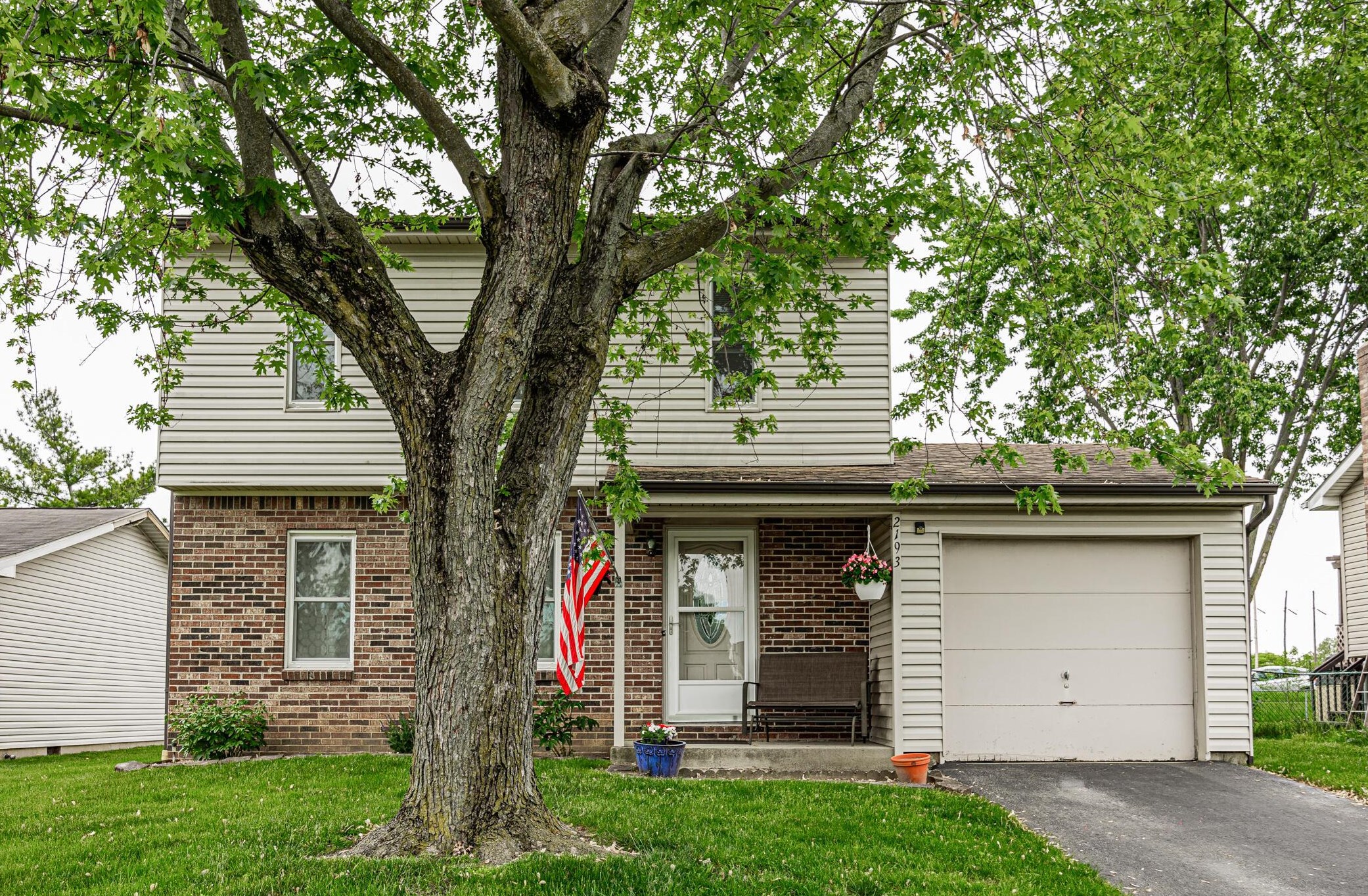 2193 Bridlewood Blvd, Columbus, OH 43207-5202