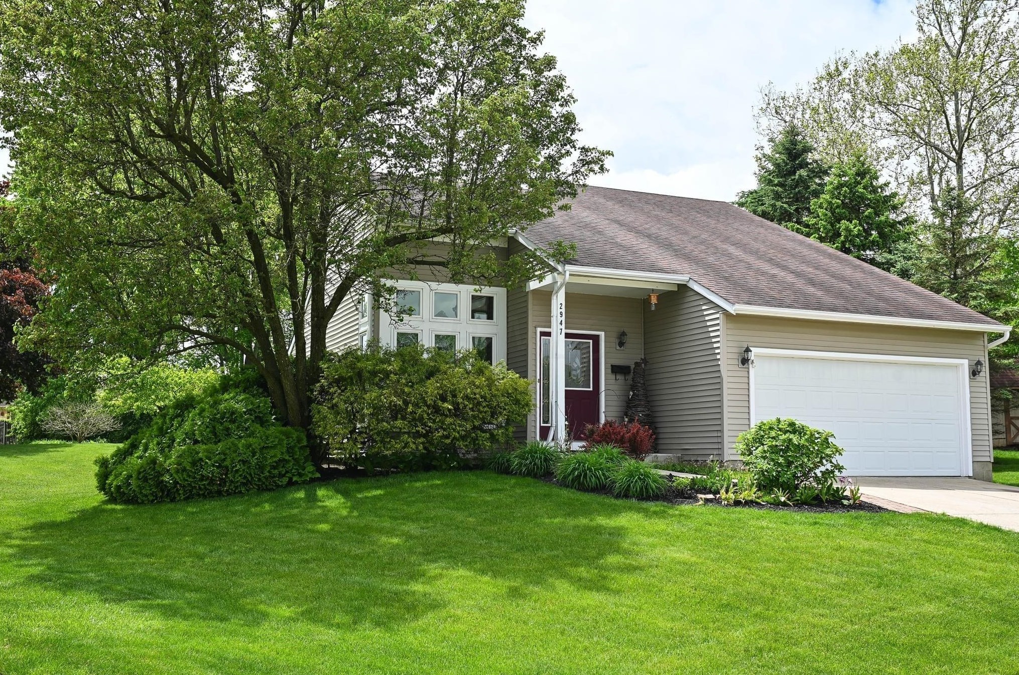 2947 Daisy Ln, Columbus, OH 43204-2204