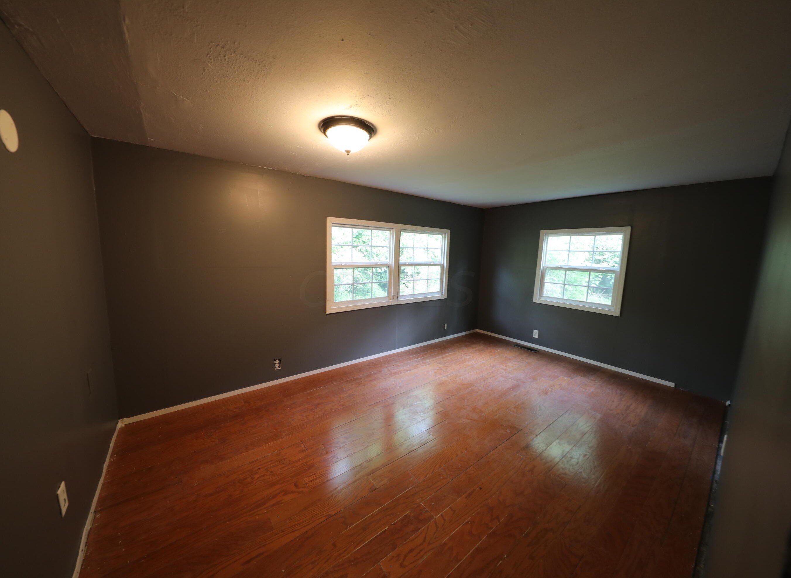 2403 Maureen Blvd, Columbus OH 43207-4554 exterior